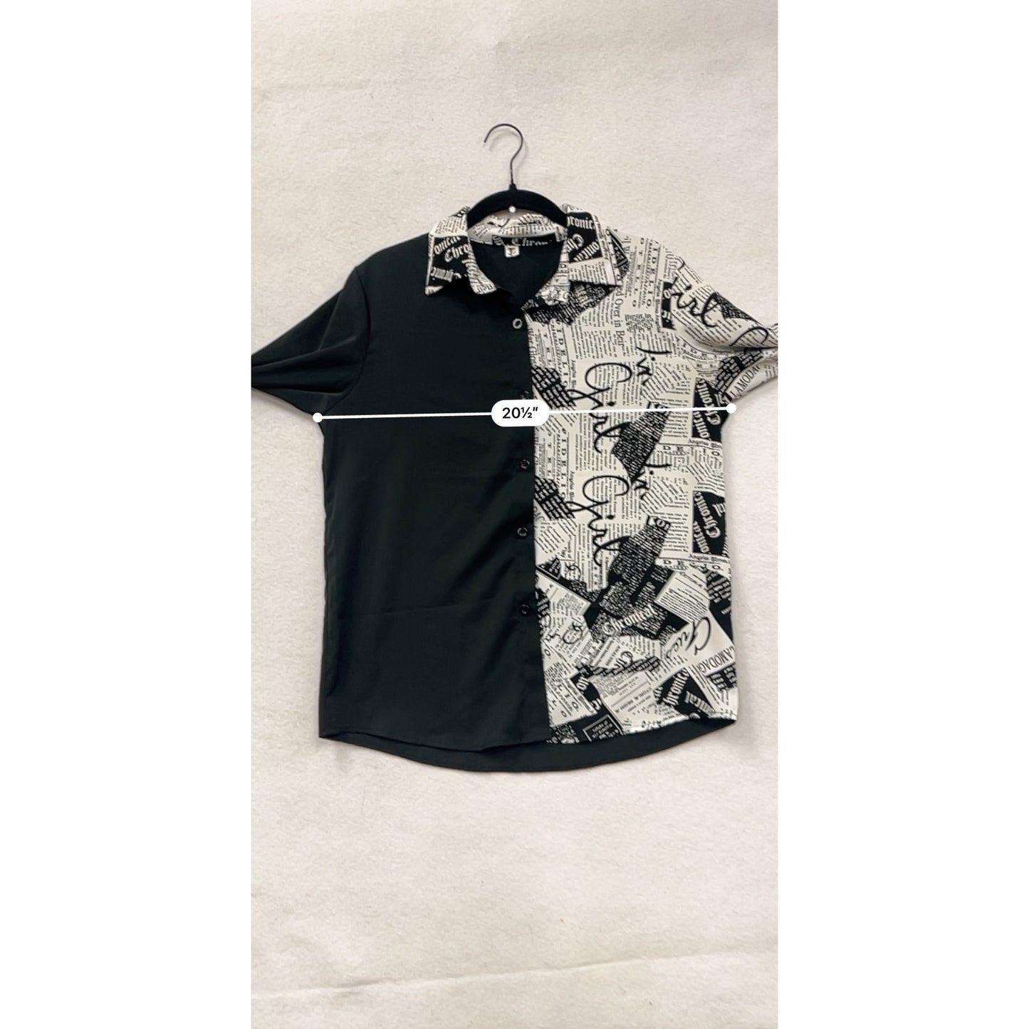 Black & White Button-Up Shirt With Newspaper Print Long Sleeves Yong Fong Womens M Lightweight Casual Fit #6903