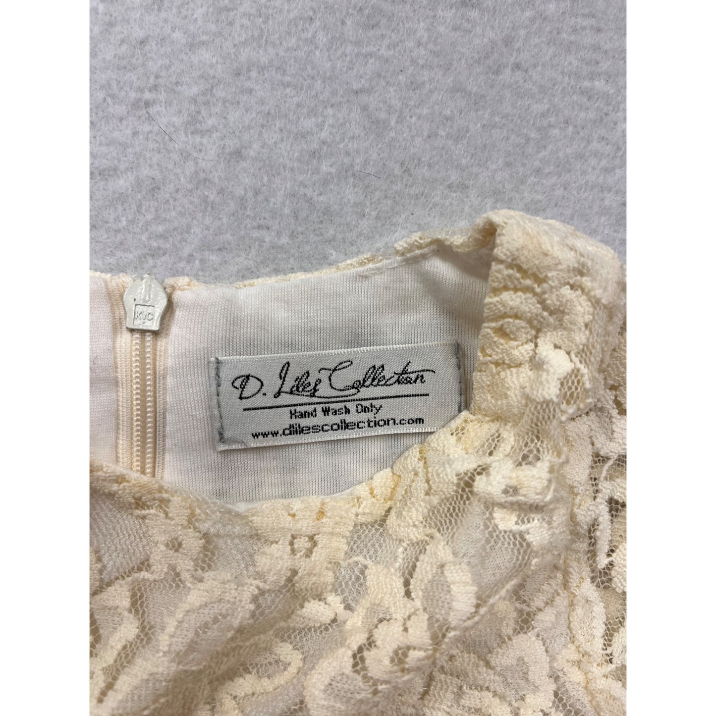 Girls Ivory Lace Dress By D. Lilies Collection Floral Pattern 3/4 Sleeves Back Zipper Closure Size 5-6 #6921