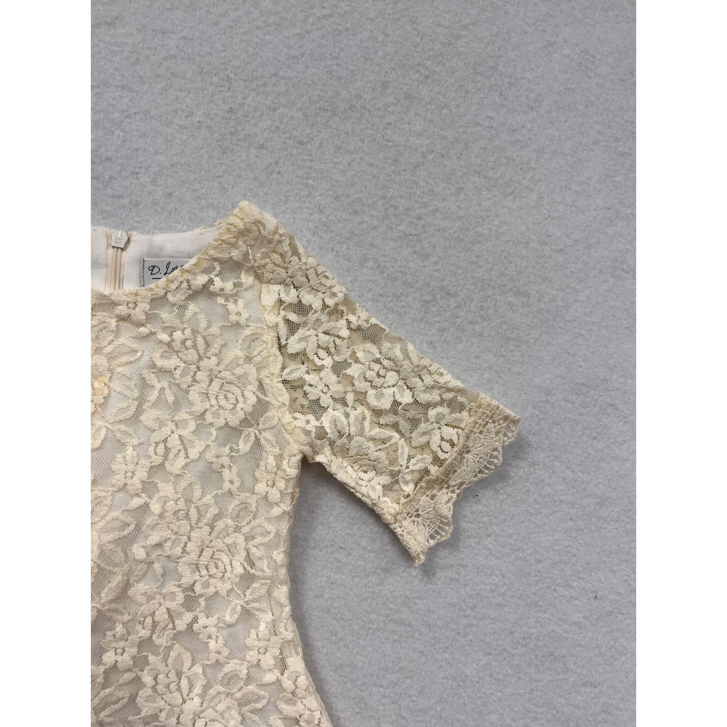 Girls Ivory Lace Dress By D. Lilies Collection Floral Pattern 3/4 Sleeves Back Zipper Closure Size 5-6 #6921