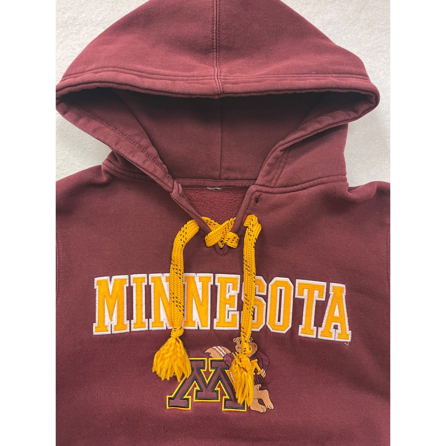 University Of Minnesota Boys Large Maroon Hoodie Sweatshirt With Kangaroo Pocket & Yellow Drawstrings #6239