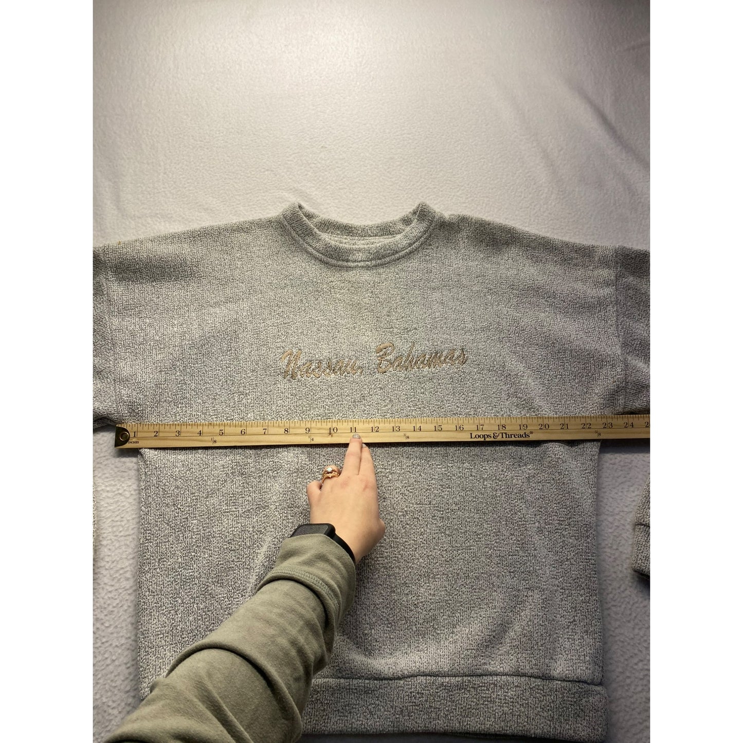 Women’s Nassau Bahamas Embroidered Crewneck #5490