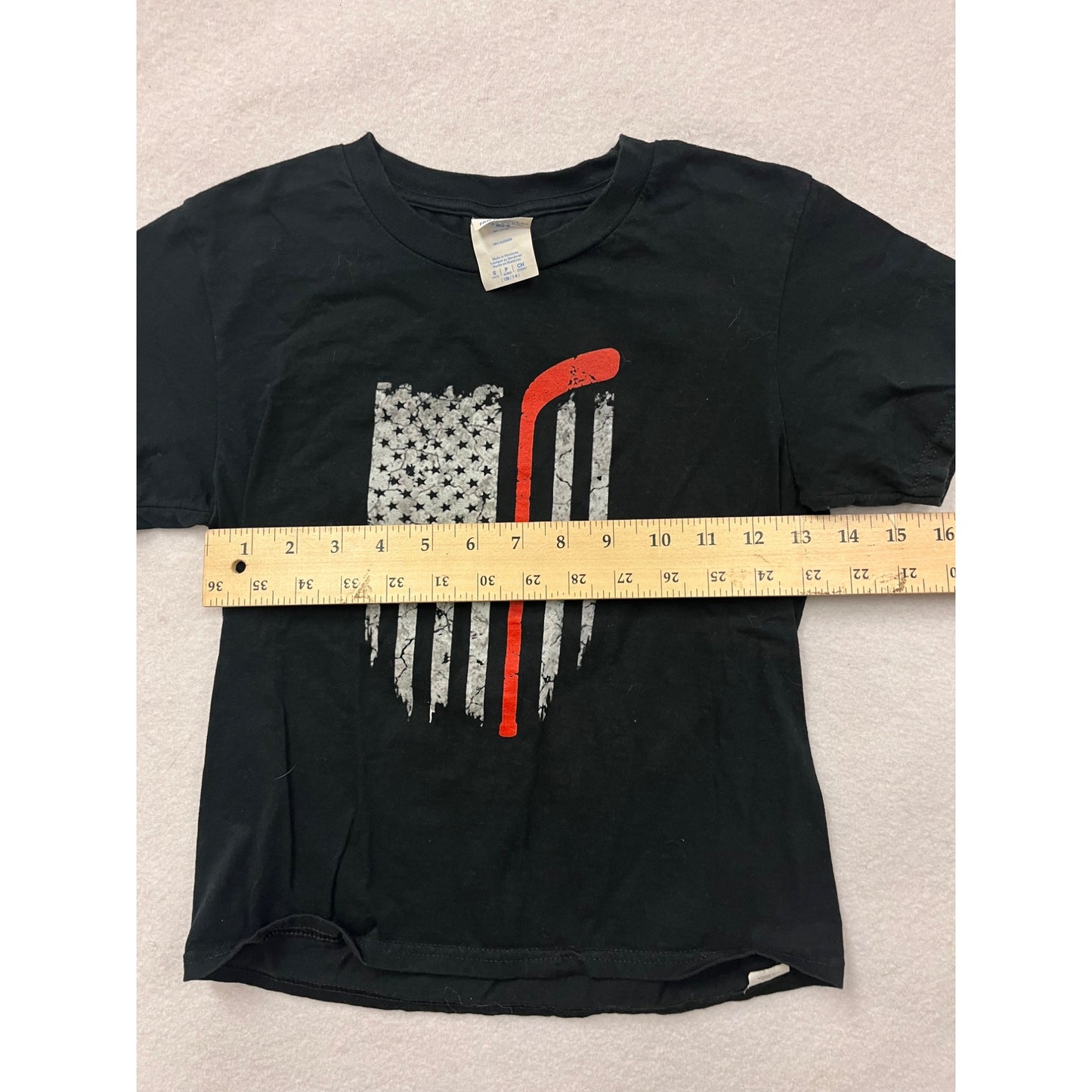 Boys Port & Company Black T-Shirt With American Flag & Hockey Stick Graphic Size 7/8 #6307