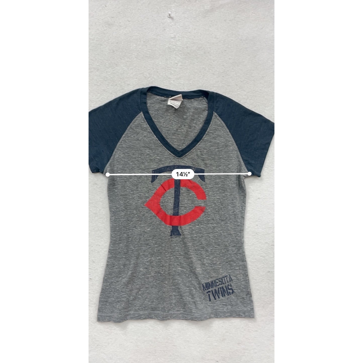 Minnesota Twins V-Neck T-Shirt By Genuine Merchandise - Size L #294A