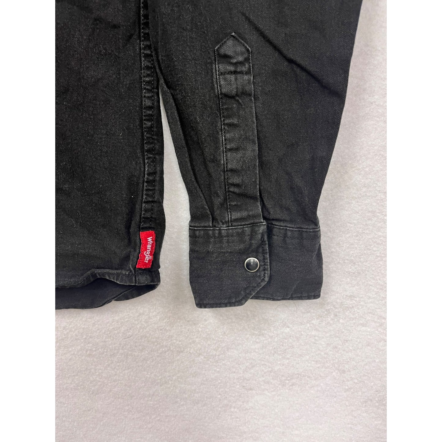Men’s Standard Black Wrangler ButtonUp #2925
