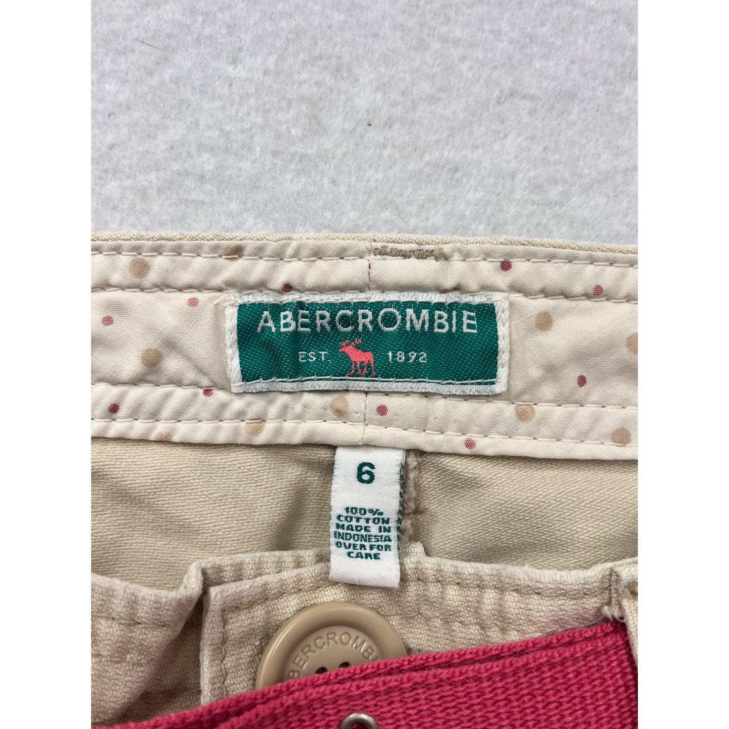 Women’s Size 6 Abercrombie & Finch Y2K Capris