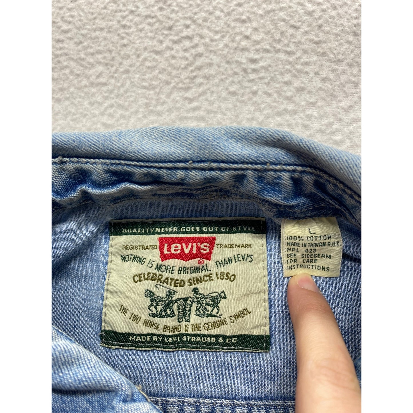 Vintage Levis Mens Denim Button-Up Shirt #5741
