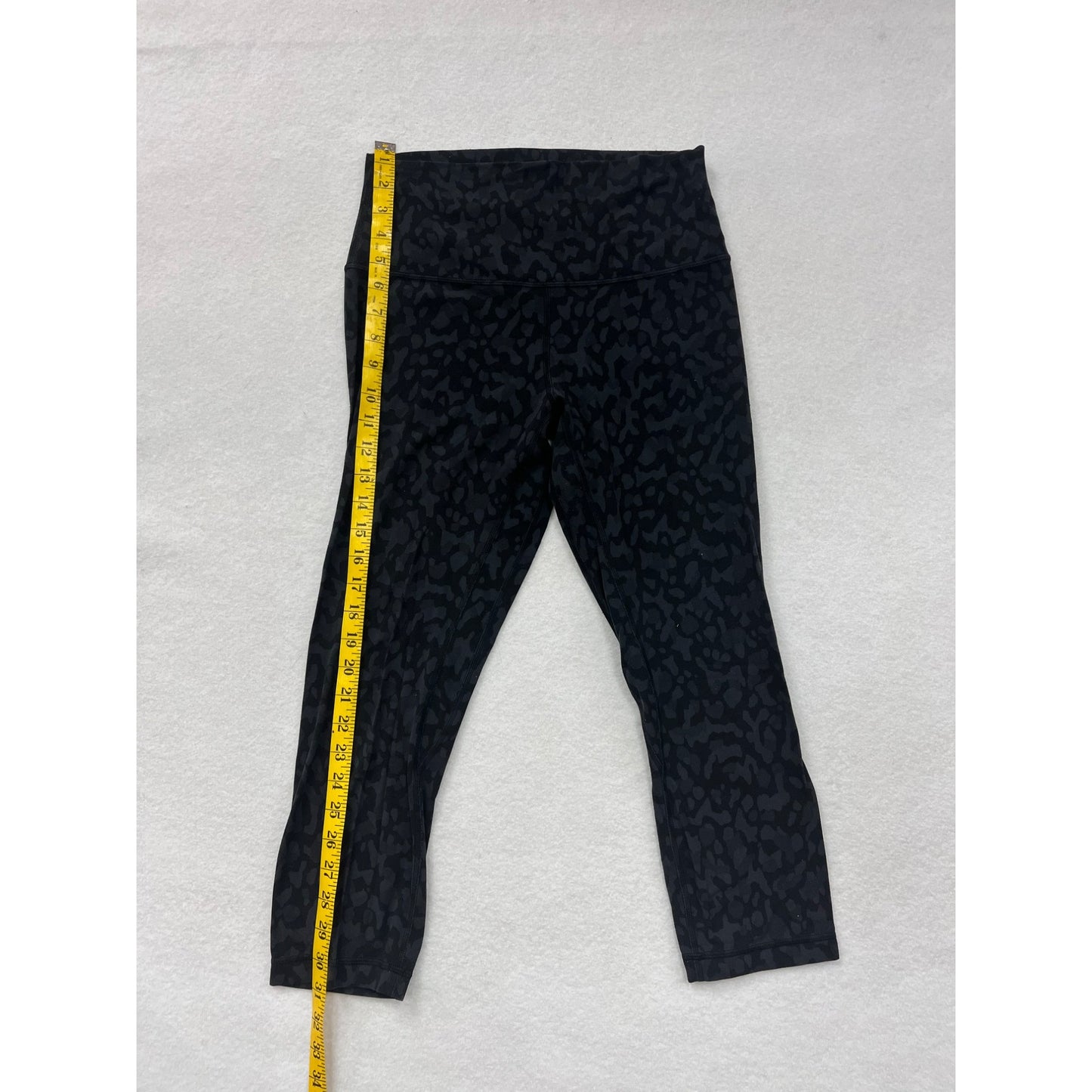 Woman’s Lululemon Pace Rival Crop Athletic Leggings #2979