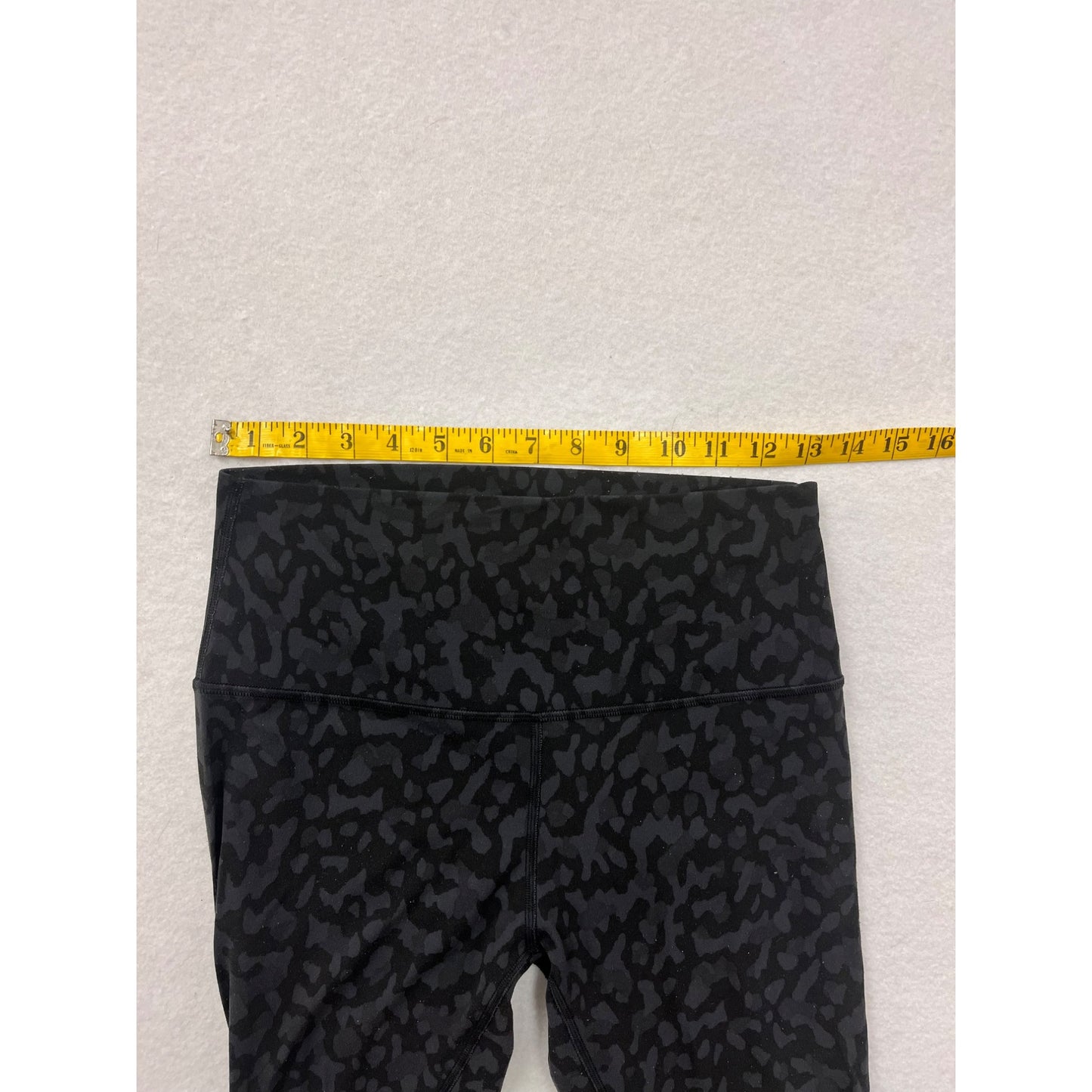 Woman’s Lululemon Pace Rival Crop Athletic Leggings #2979