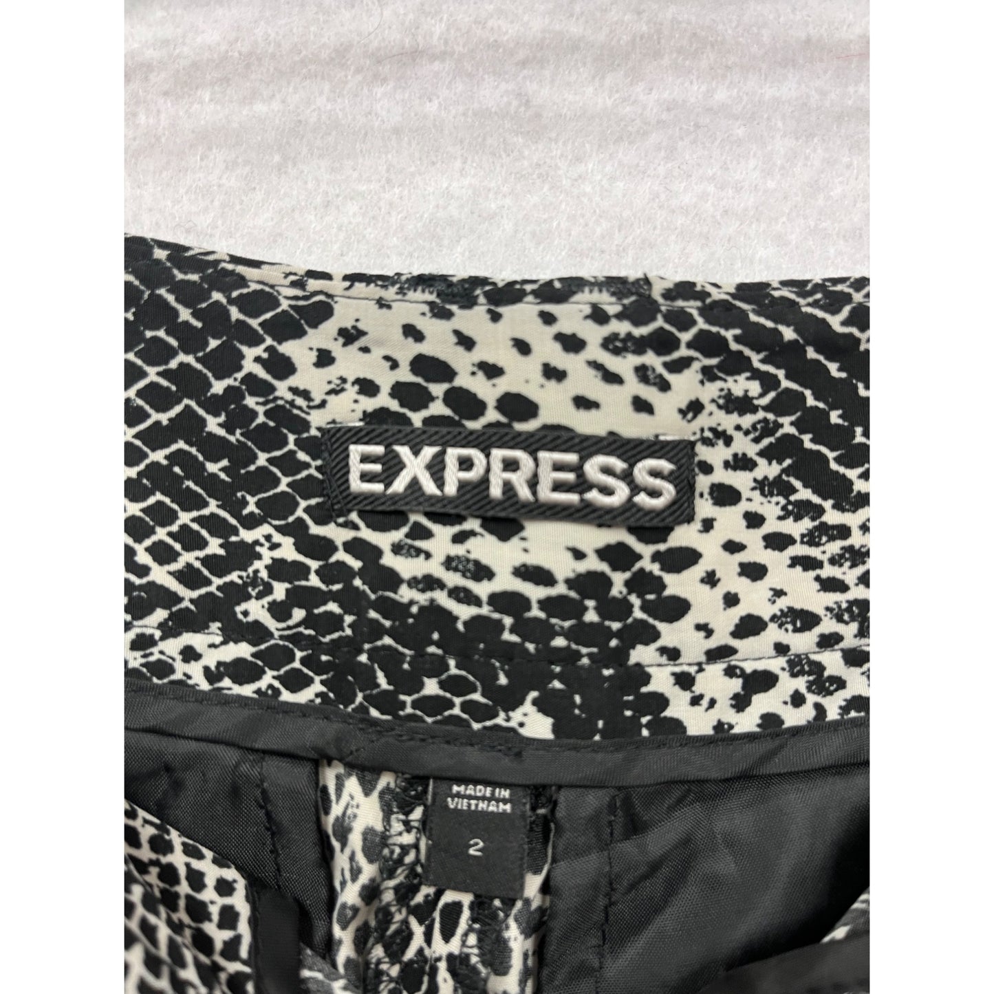 Express Womens Snake Print Shorts Size 2 #6412