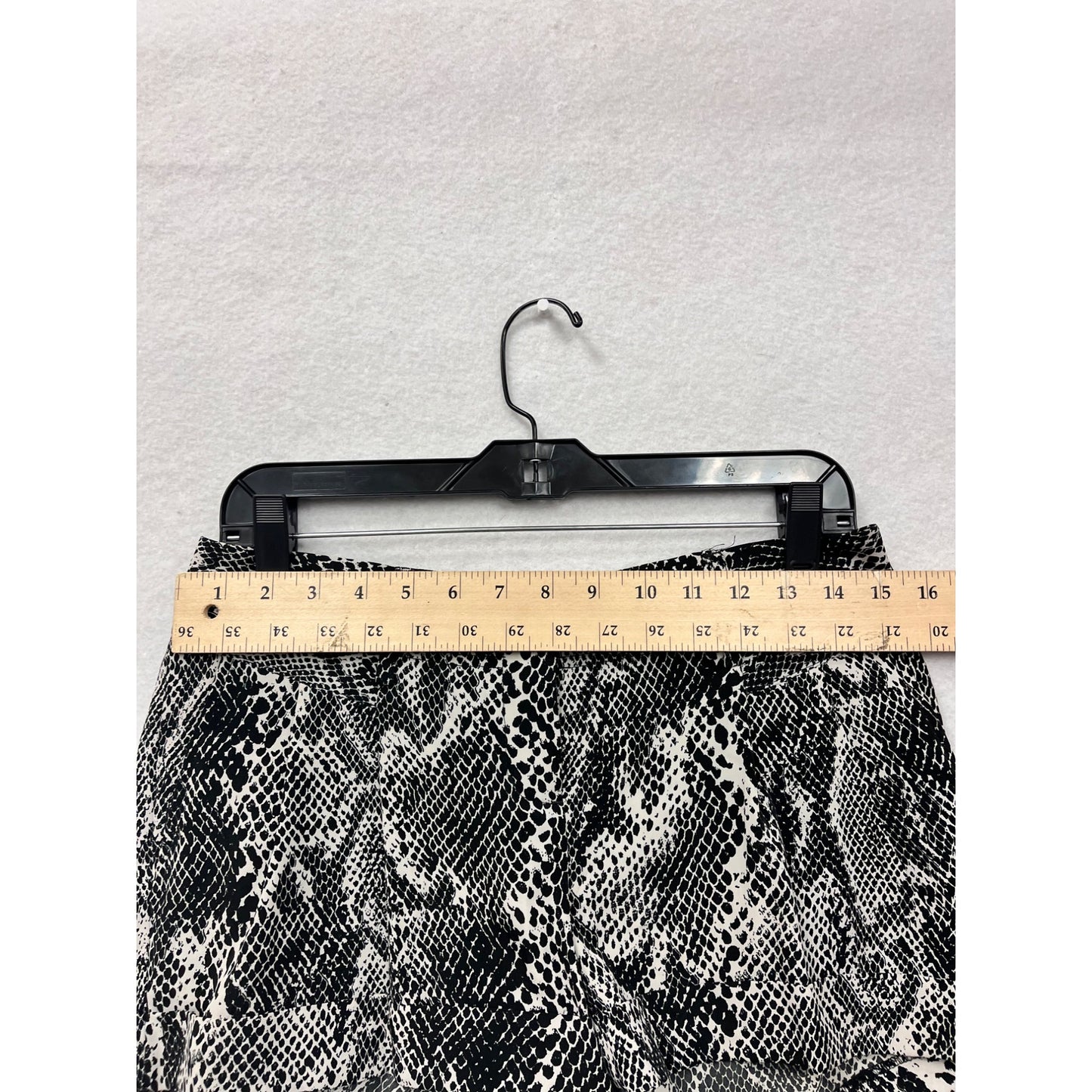 Express Womens Snake Print Shorts Size 2 #6412
