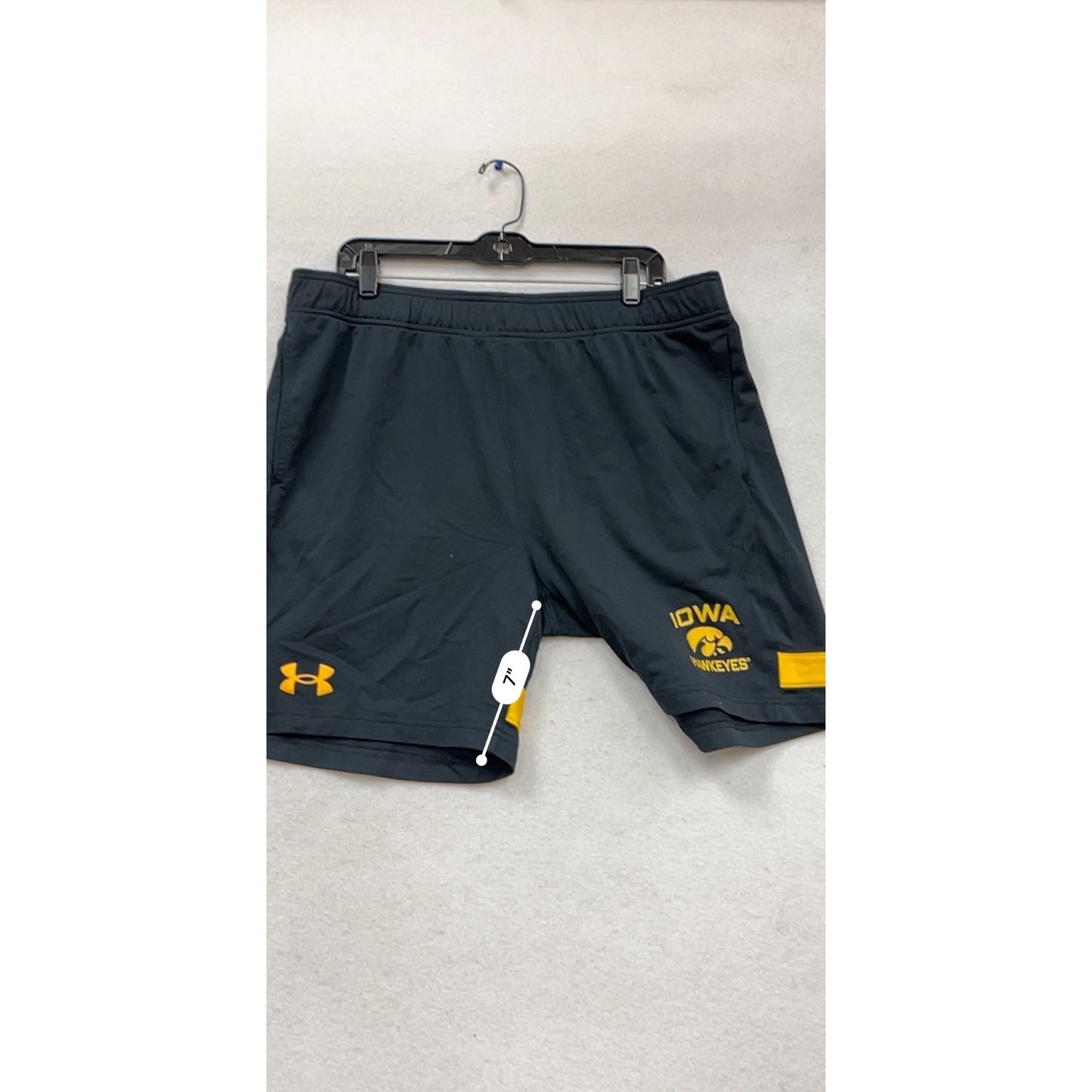 Under Armour Iowa Hawkeyes Athletic Shorts Size L #895A