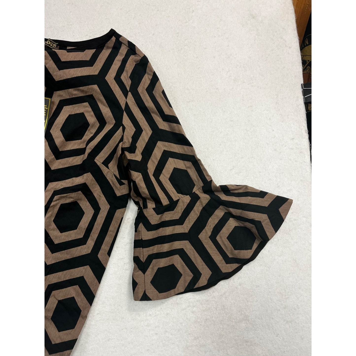 Women’s NWT HEIDI DAUS Bell Sleeve Top #2515