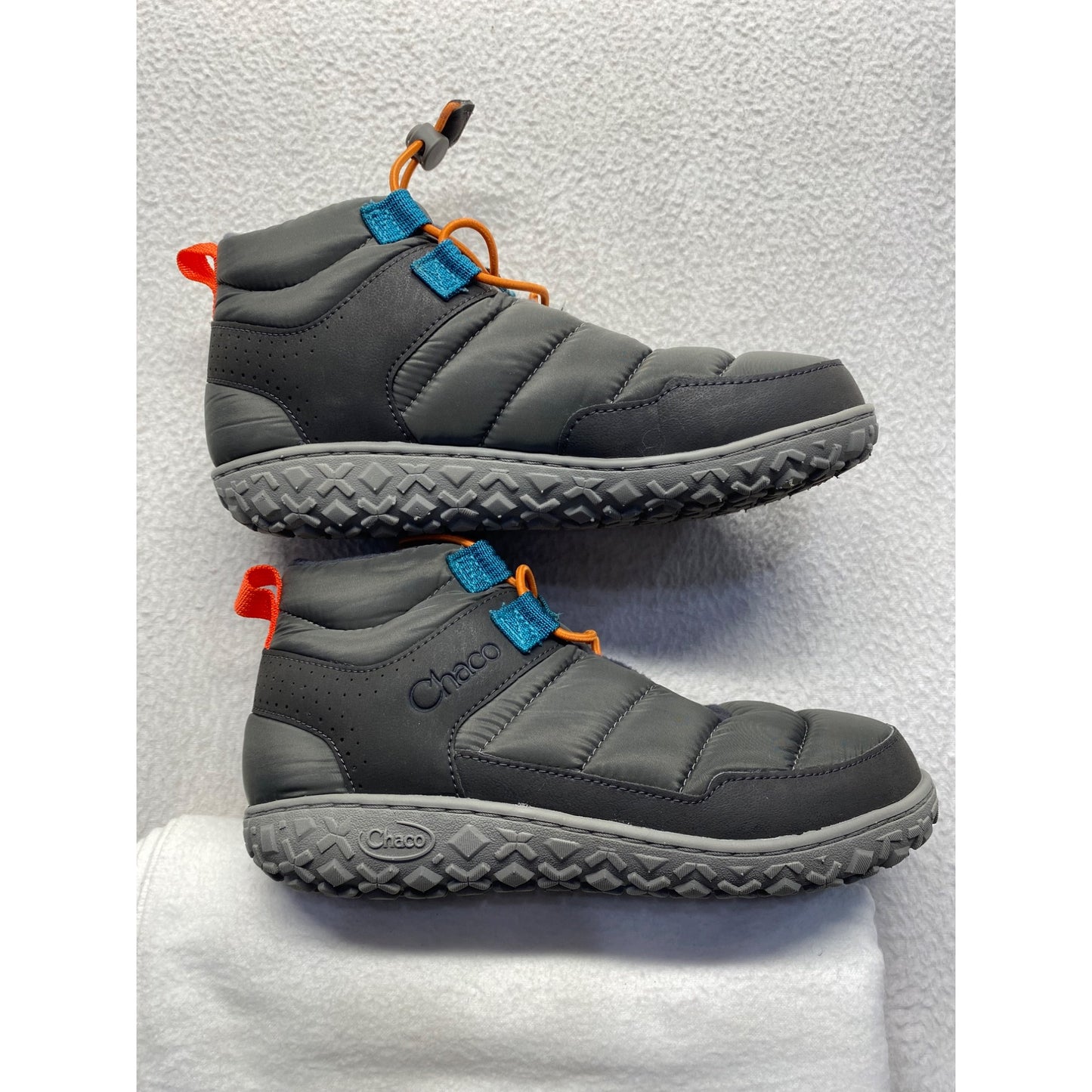 Chaco Womens Size 6.5 Quilted Gray Slip-On Winter Shoes #7273