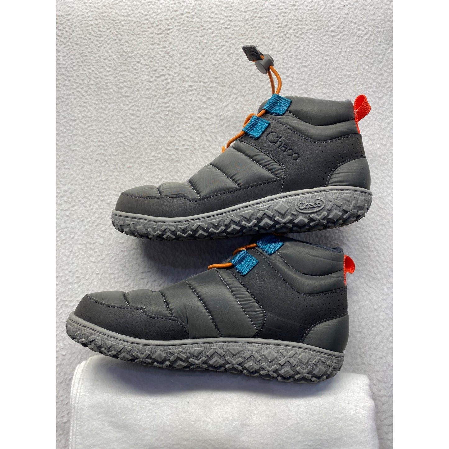 Chaco Womens Size 6.5 Quilted Gray Slip-On Winter Shoes #7273
