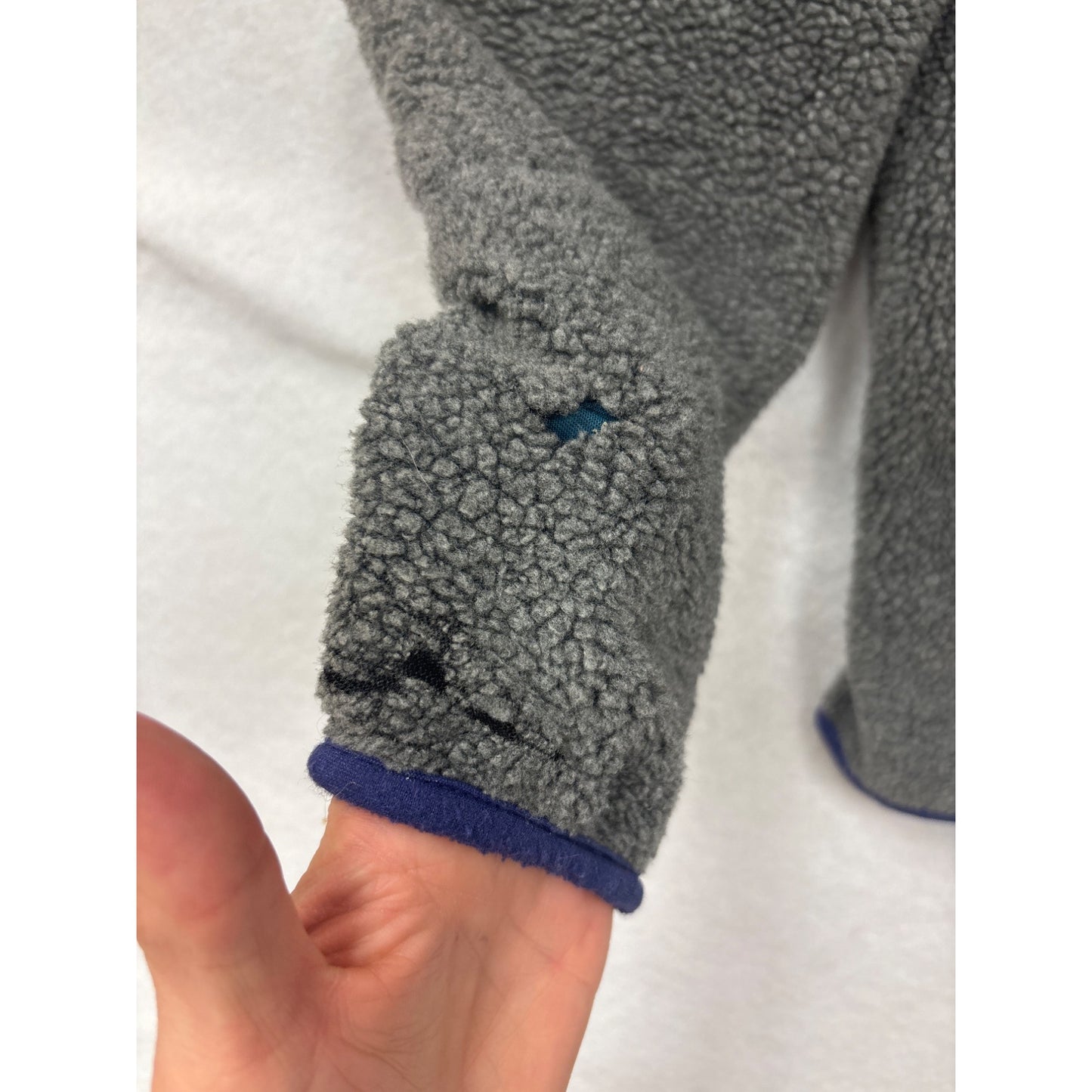 Patagonia Gray Full-Zip Sherpa Fleece Jacket With Blue Accents & Zippered Pockets Mens L Warm & Durable Outdoor Wear #6980