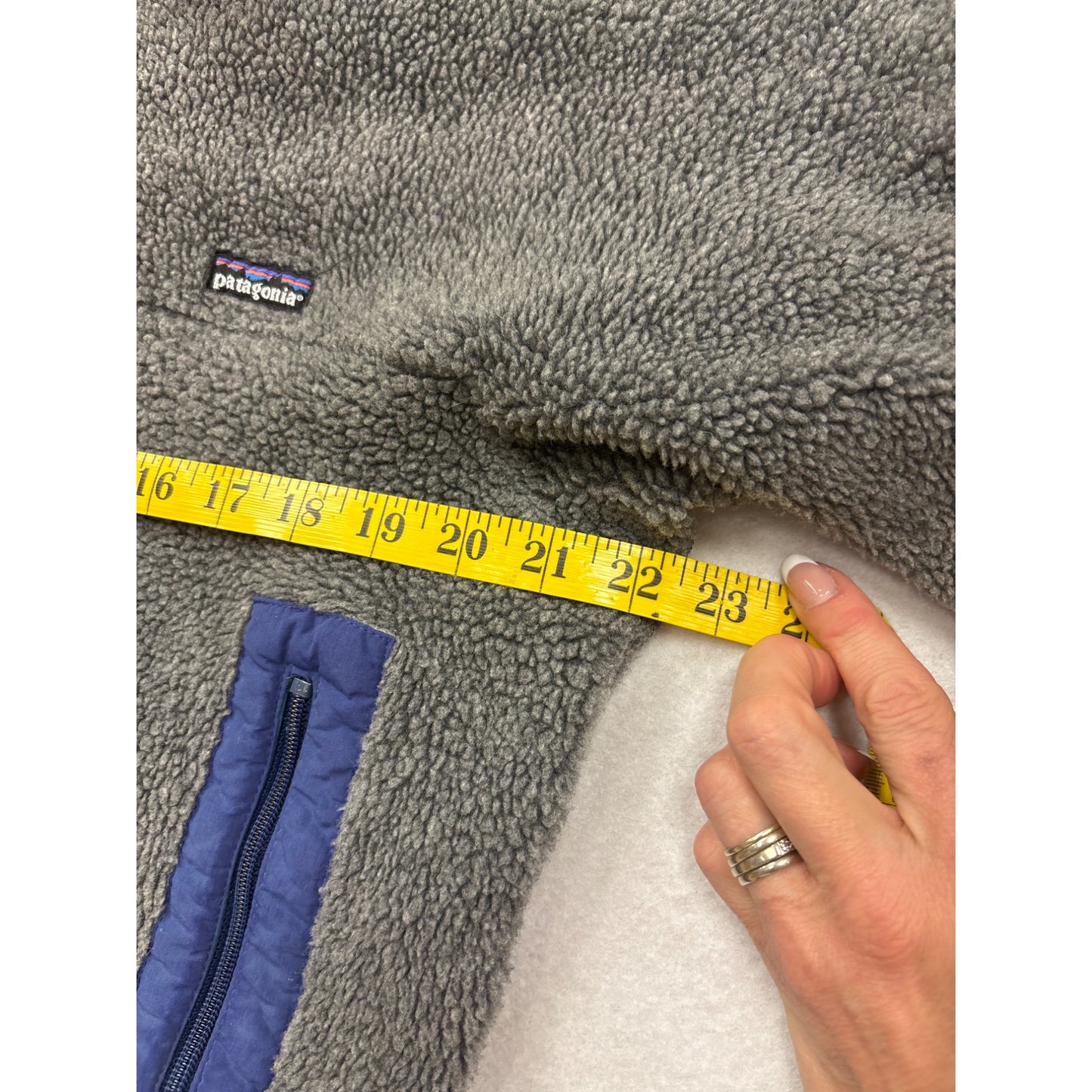 Patagonia Gray Full-Zip Sherpa Fleece Jacket With Blue Accents & Zippered Pockets Mens L Warm & Durable Outdoor Wear #6980