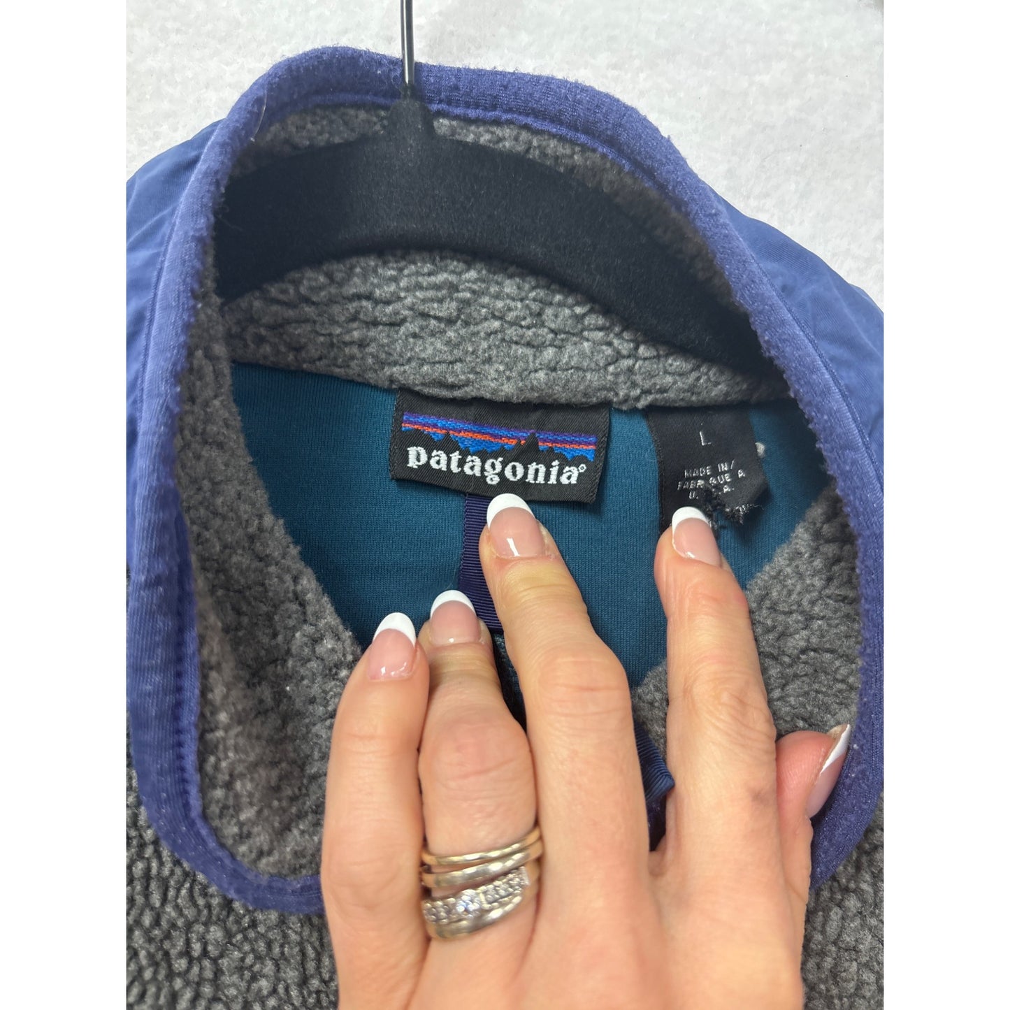 Patagonia Gray Full-Zip Sherpa Fleece Jacket With Blue Accents & Zippered Pockets Mens L Warm & Durable Outdoor Wear #6980