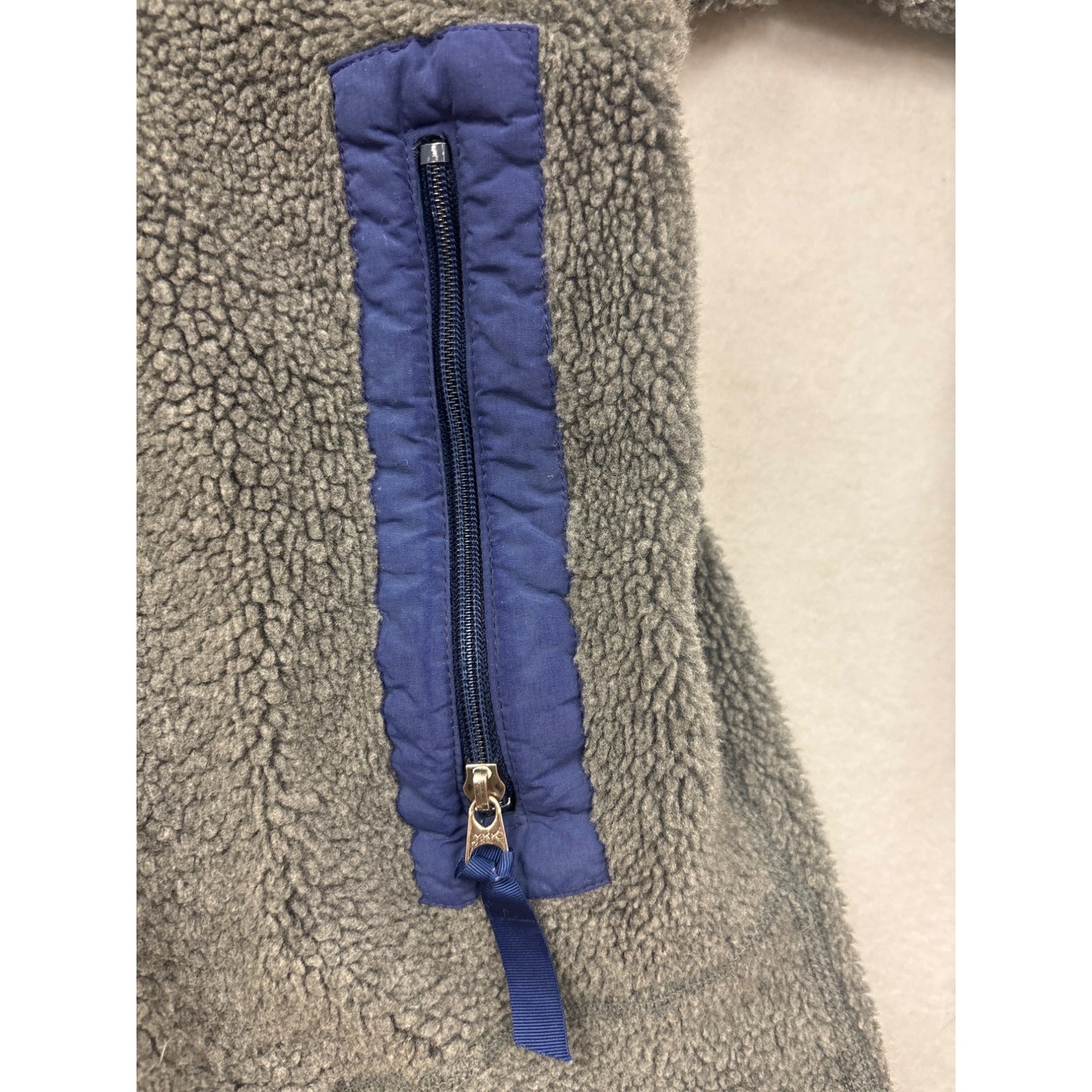 Patagonia Gray Full-Zip Sherpa Fleece Jacket With Blue Accents & Zippered Pockets Mens L Warm & Durable Outdoor Wear #6980
