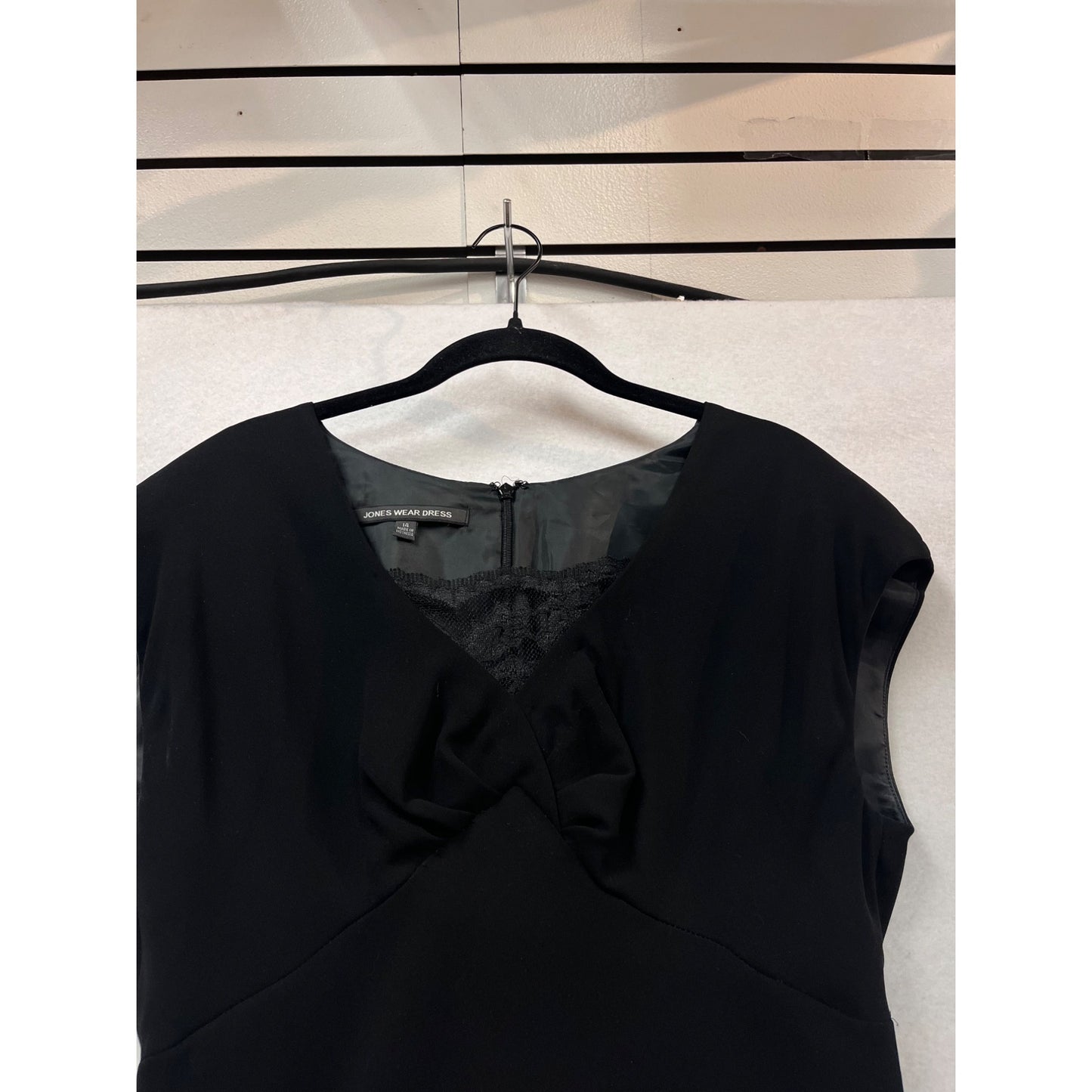 Jones Wear Dress Black Cap Sleeve A-Line Size 14A #928A