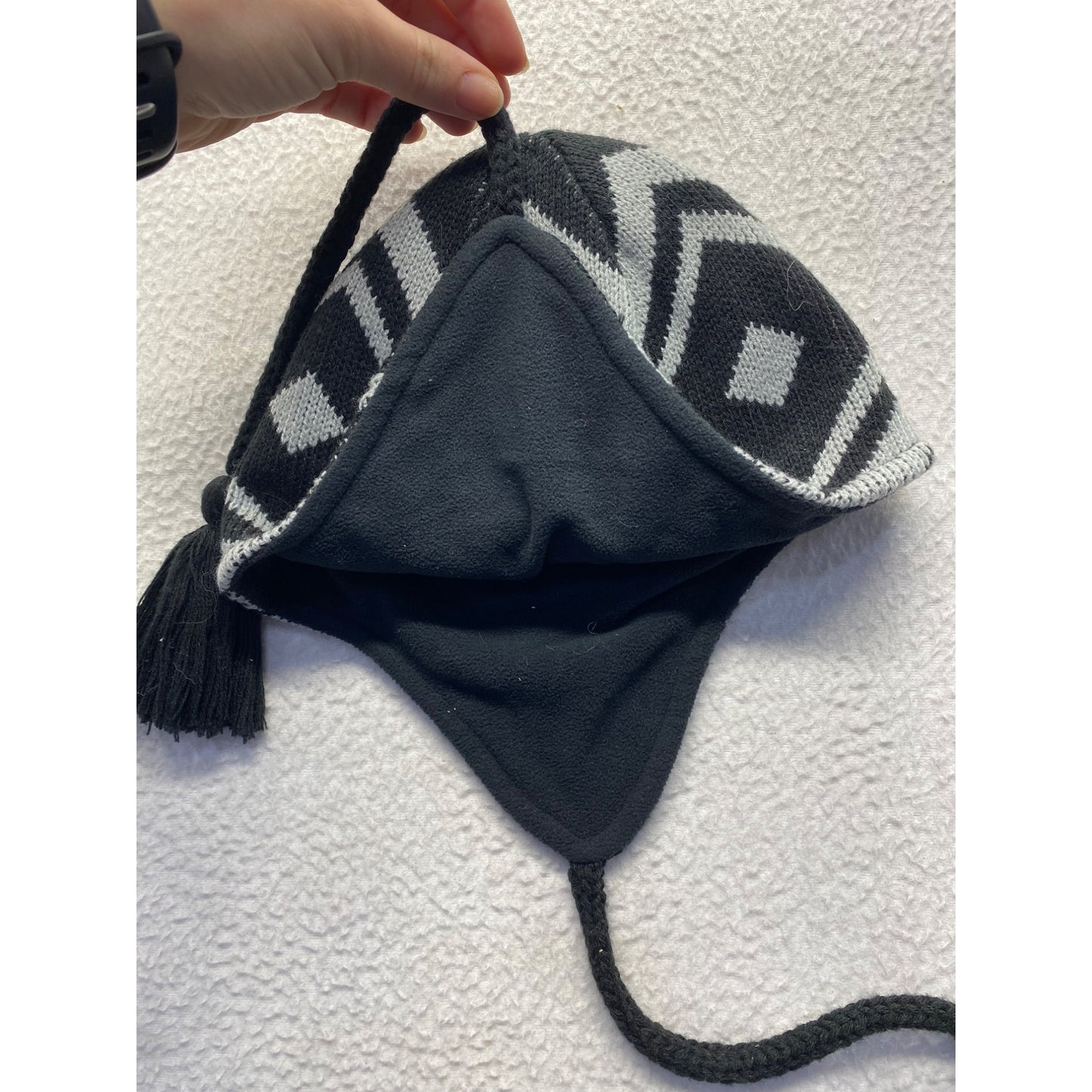 Youth Columbia Knit Earflap Beanie Hat Black & Gray Chevron Pattern #7063