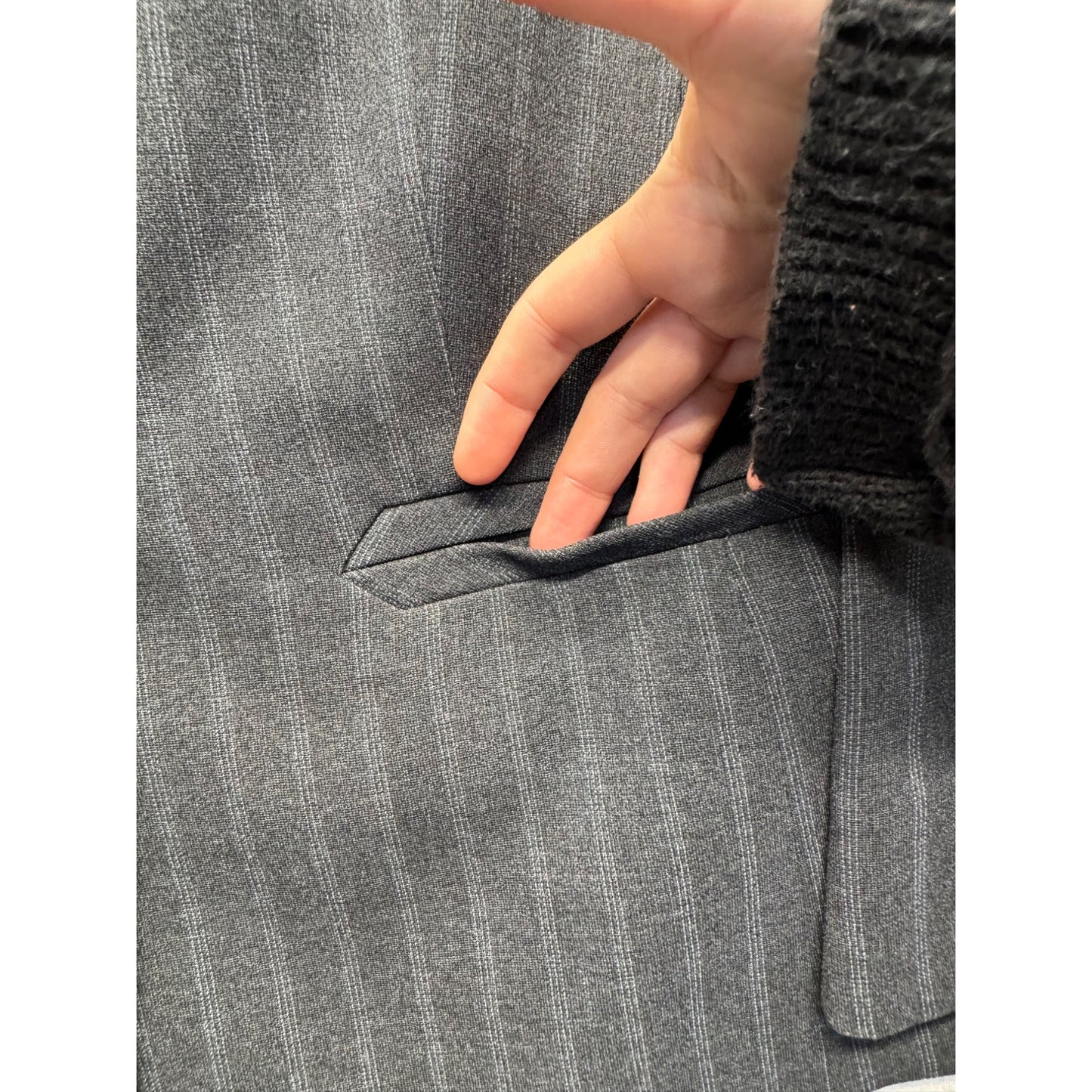 Liz Claiborne Gray Pinstripe Blazer Jacket Petite 4 Two-Button Pockets #9416