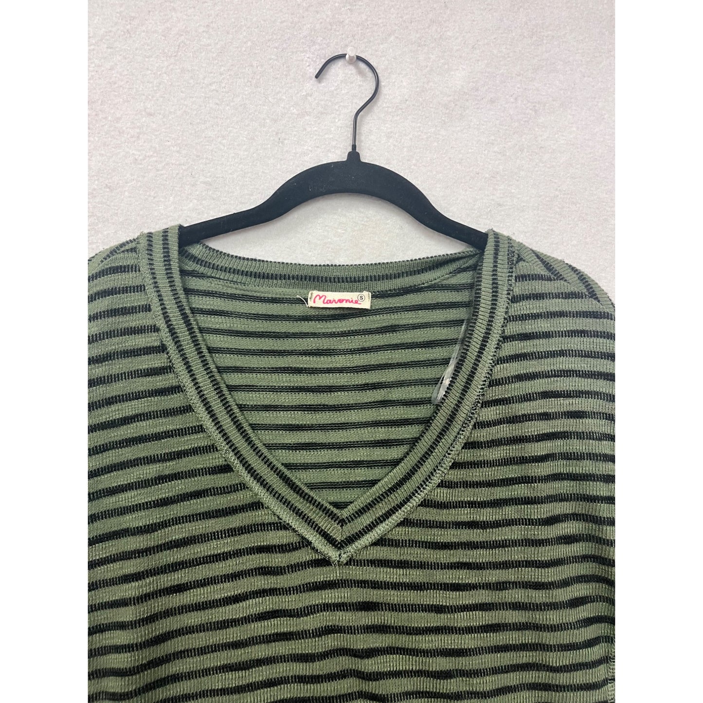 Womens Striped Green & Black V-Neck Long Sleeve Top By Marverie Size S #8791