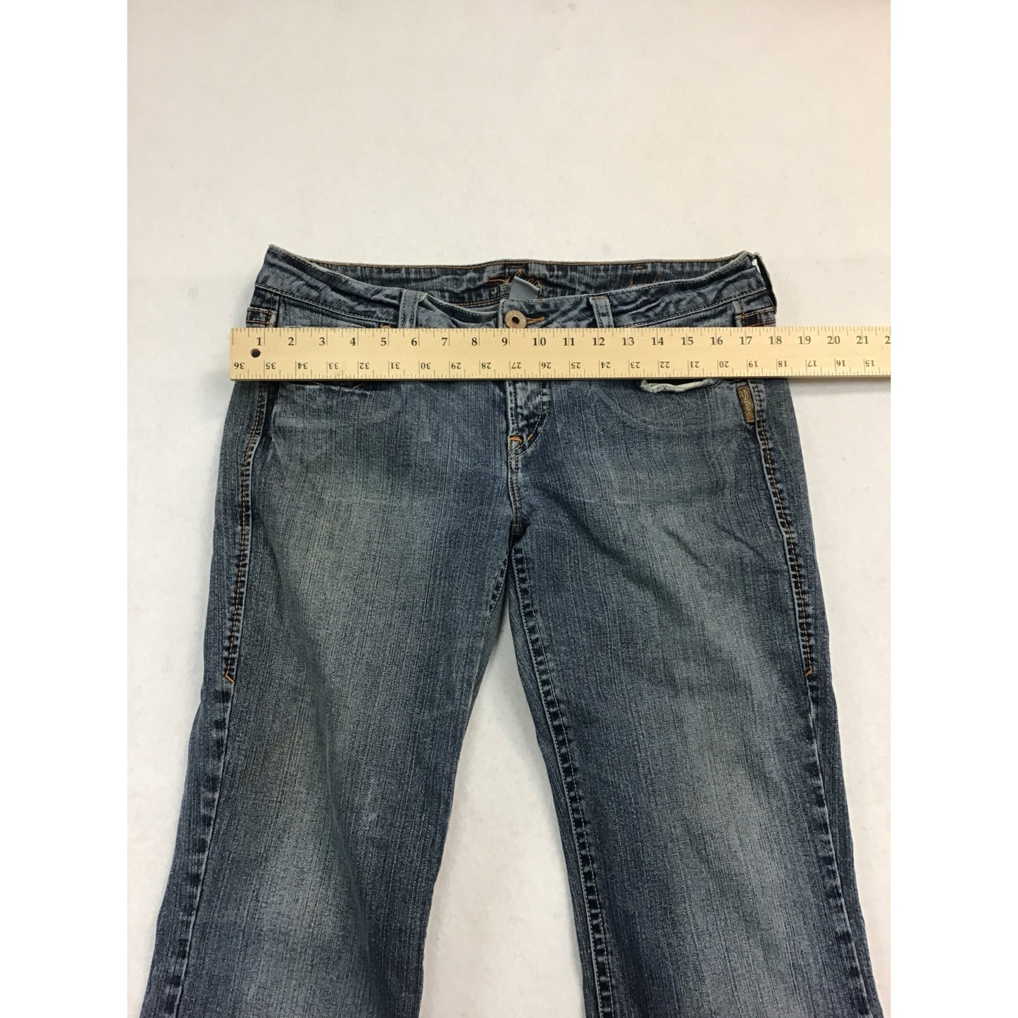 Women’s low rise jeans