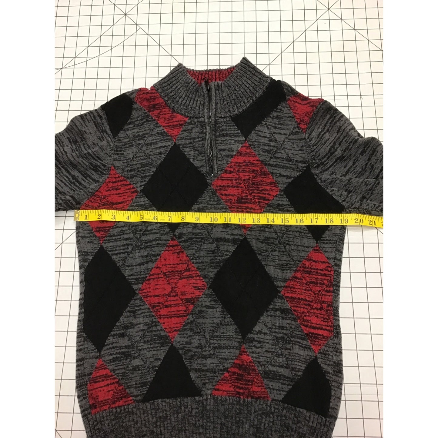 Men’s Diamond Patterned Quarter-Zip