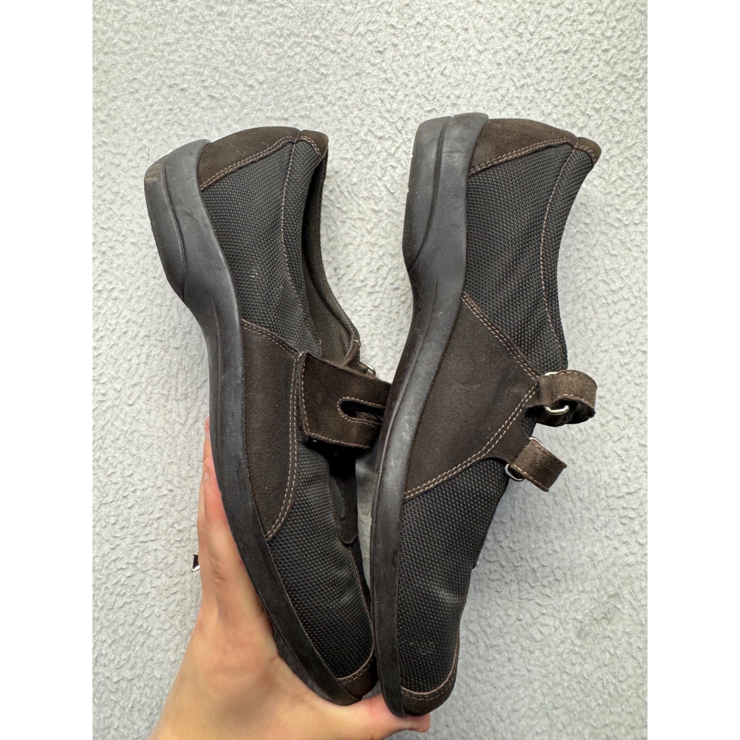 Munro American Womens Slip-On Shoes With Velcro Strap Size 9 9442