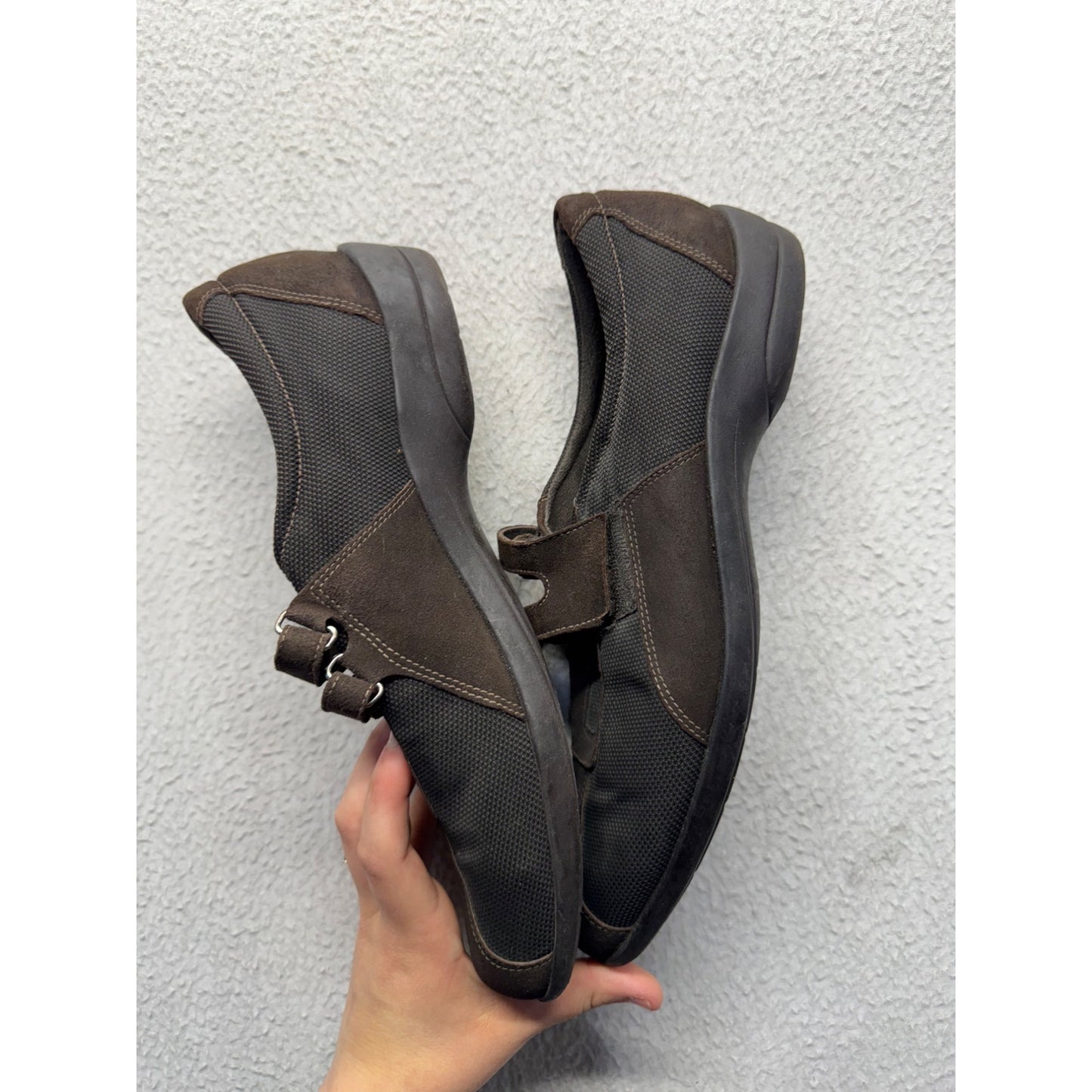 Munro American Womens Slip-On Shoes With Velcro Strap Size 9 9442