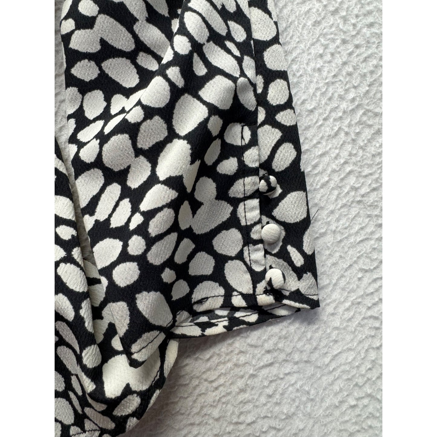 Who What Wear Black White Pebble Print Peplum Wrap Top M #57B