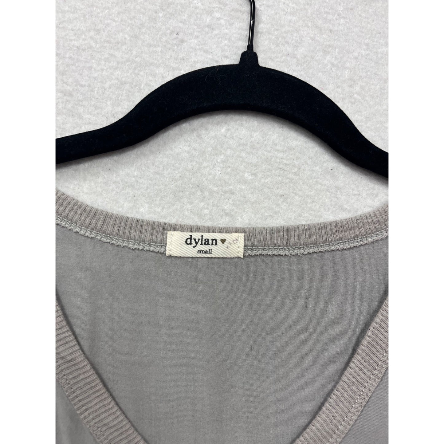 Dylan Grey V-Neck Short Sleeve Blouse Small #477A