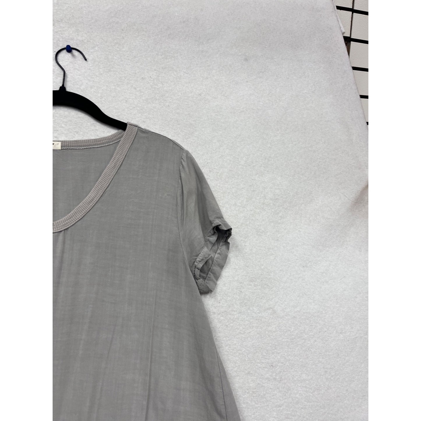 Dylan Grey V-Neck Short Sleeve Blouse Small #477A