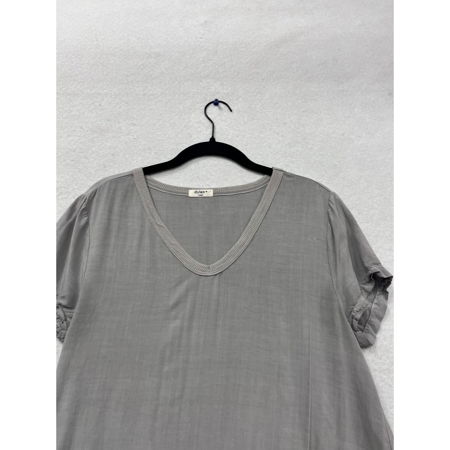 Dylan Grey V-Neck Short Sleeve Blouse Small #477A