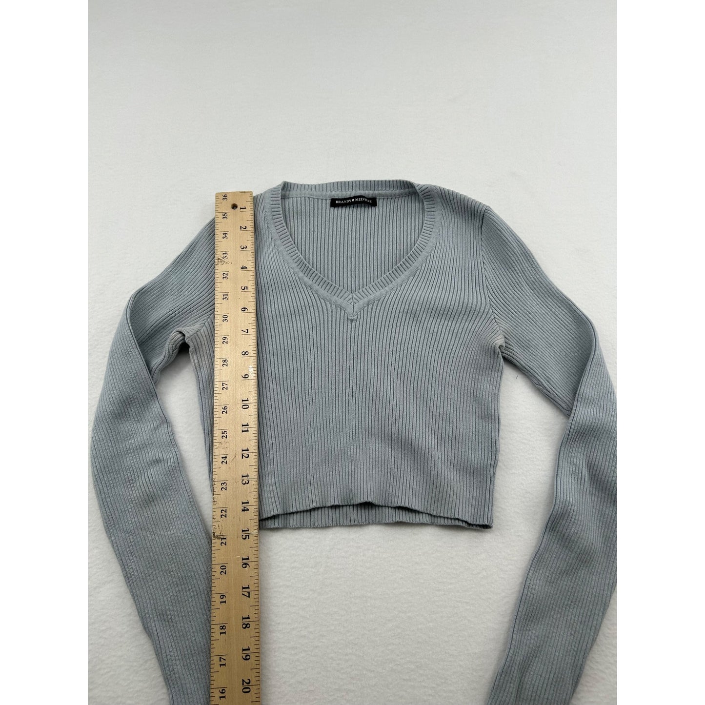 Brandy Melville Light Gray Ribbed V-Neck Cropped Knit Sweater Top #6439