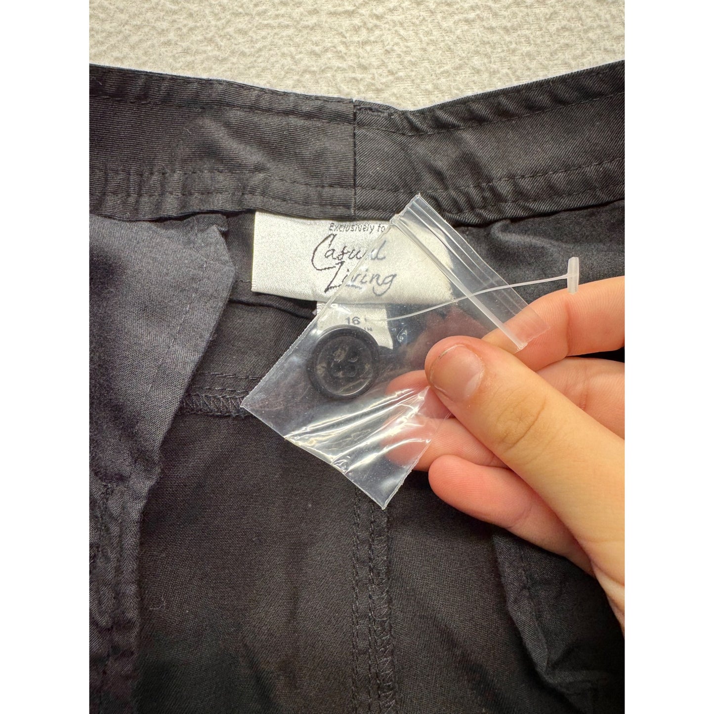 Casual Living Black Cargo Capri Pants Size 16 #330B