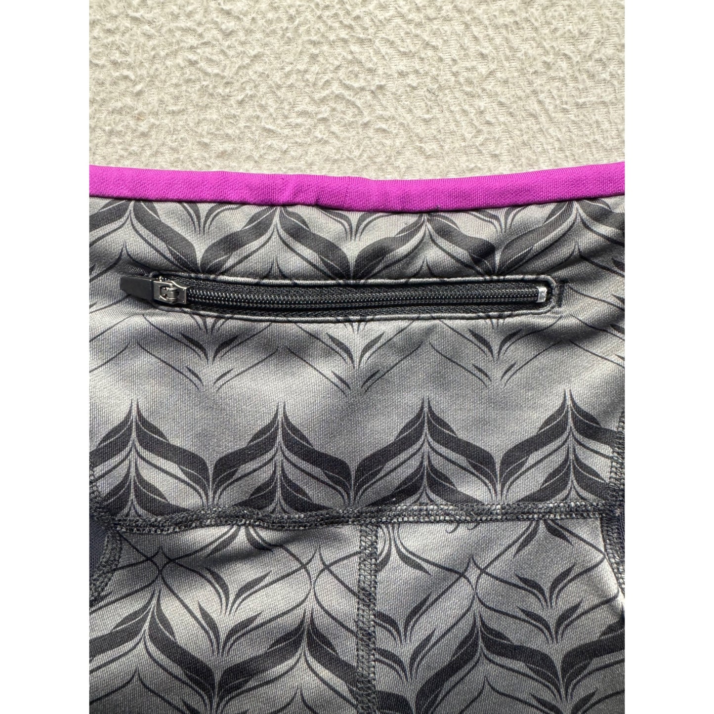Pearl Izumi Running Capri Leggings Small Black Gray Patterned Purple Trim #9917