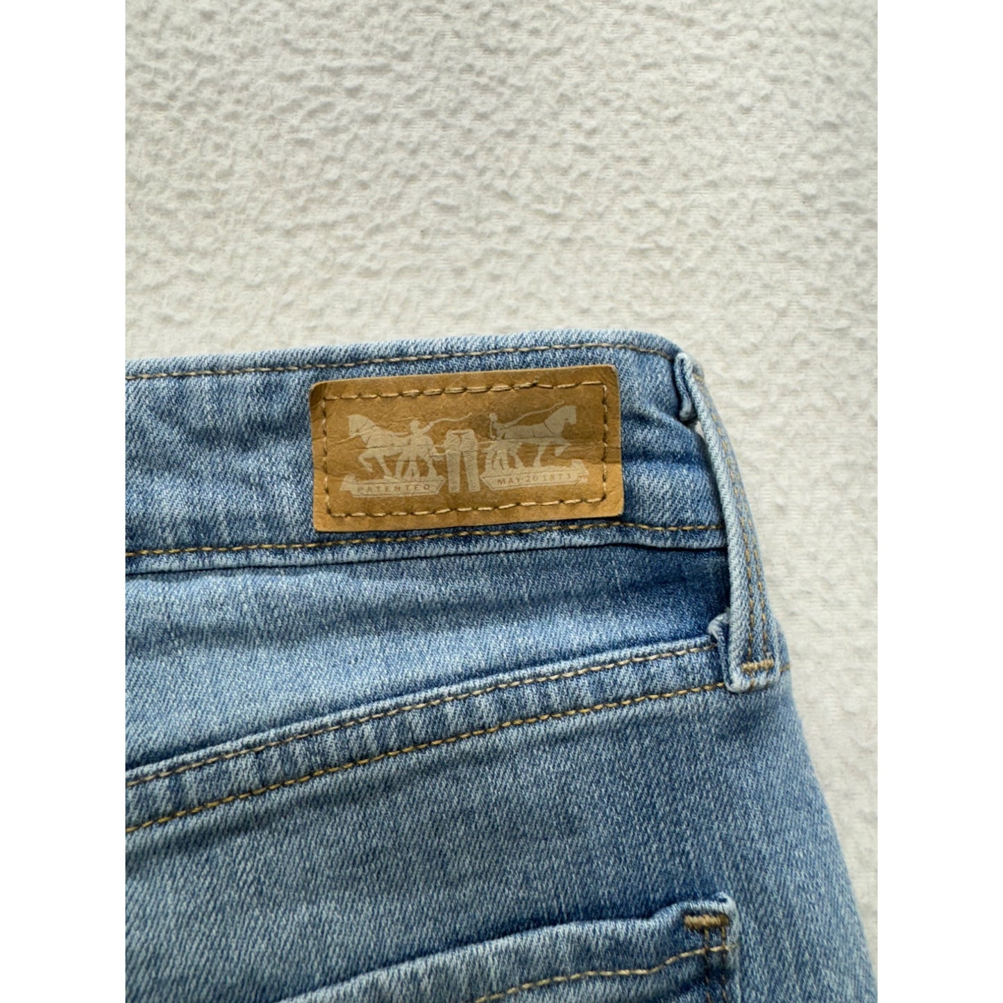 Levis Light Wash Denim Capri Jeans Size 8 #192B