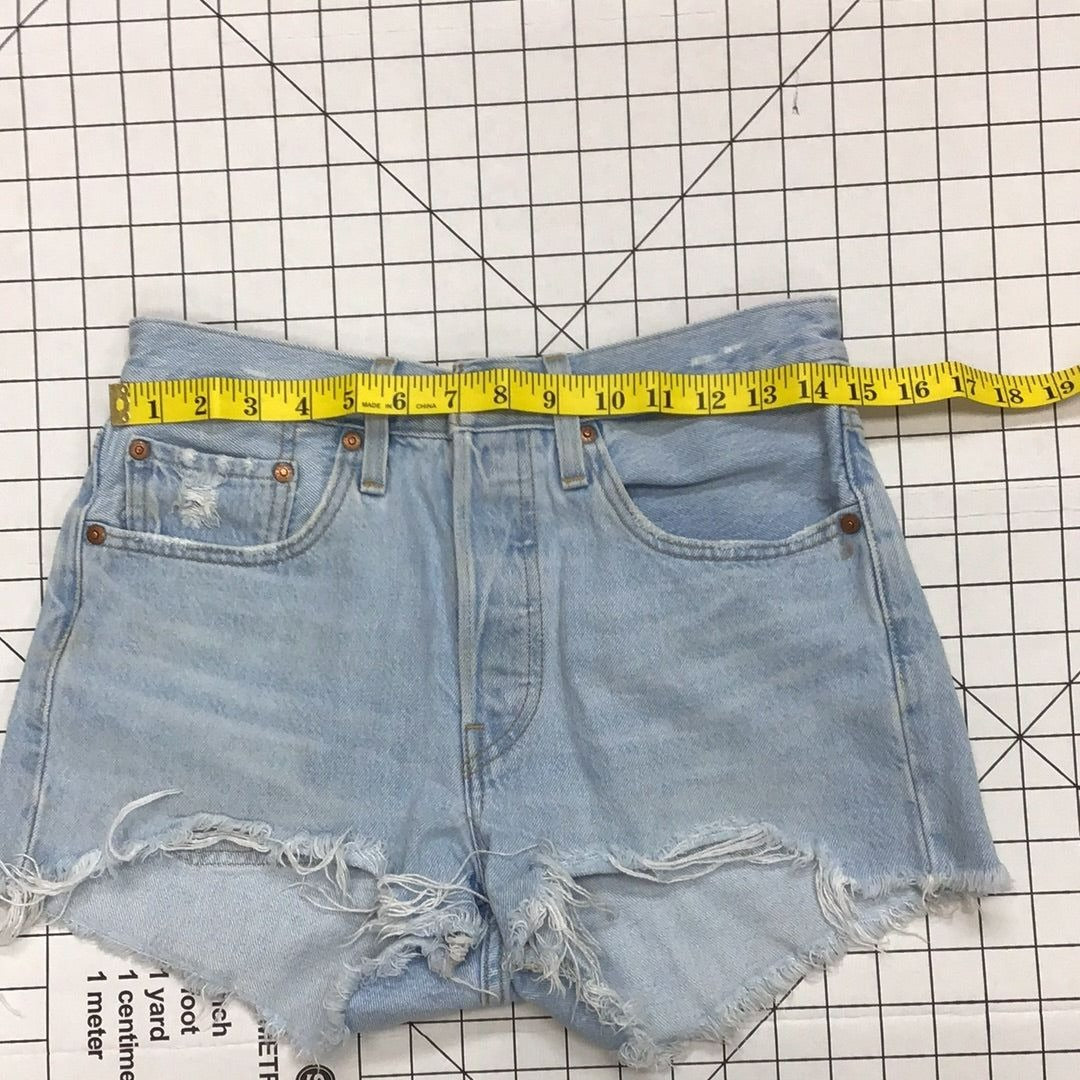 Women’s Light-wash Levi Jean Shorts