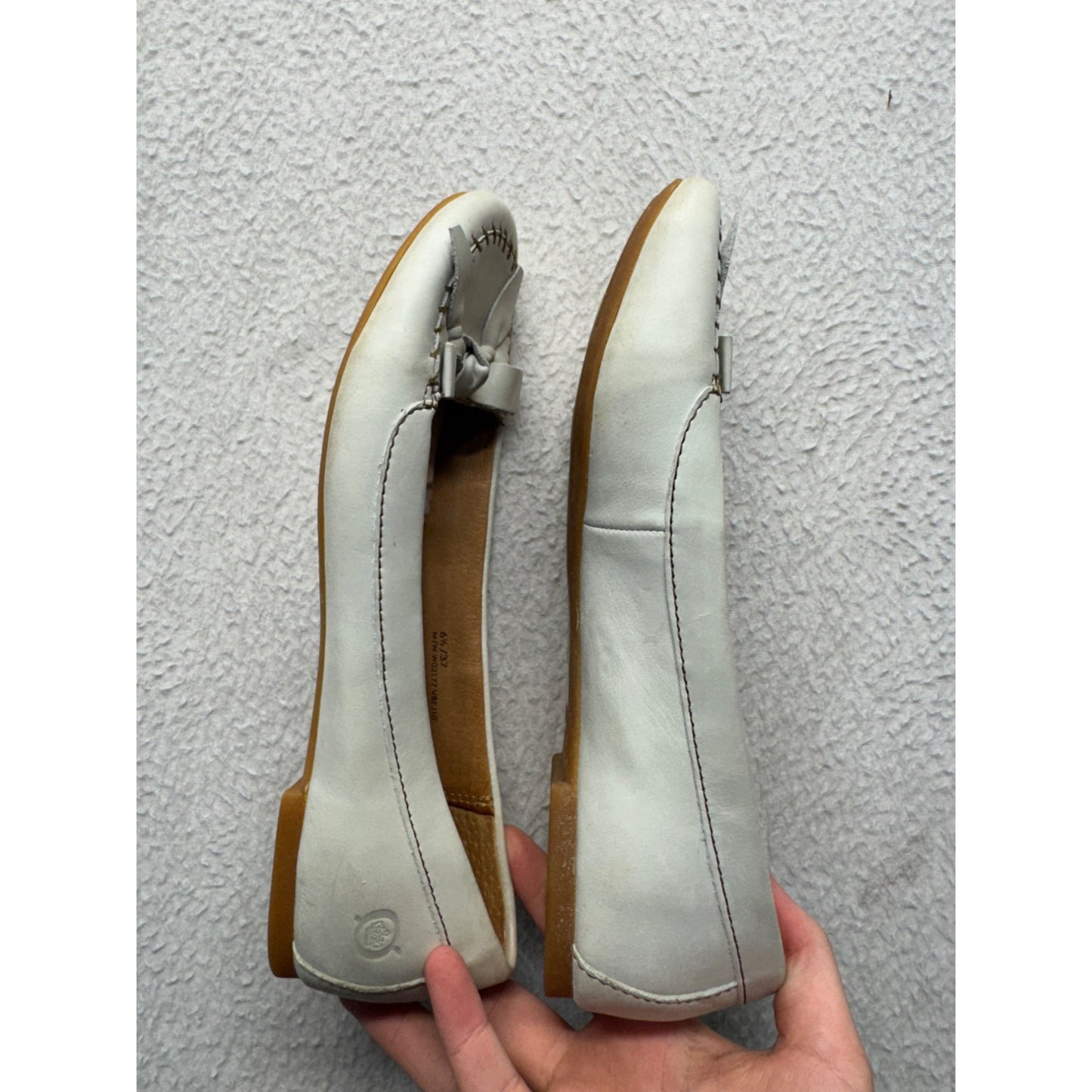 Born White Leather Loafers With Bow Detail & Floral Insoles Size 8 #9409