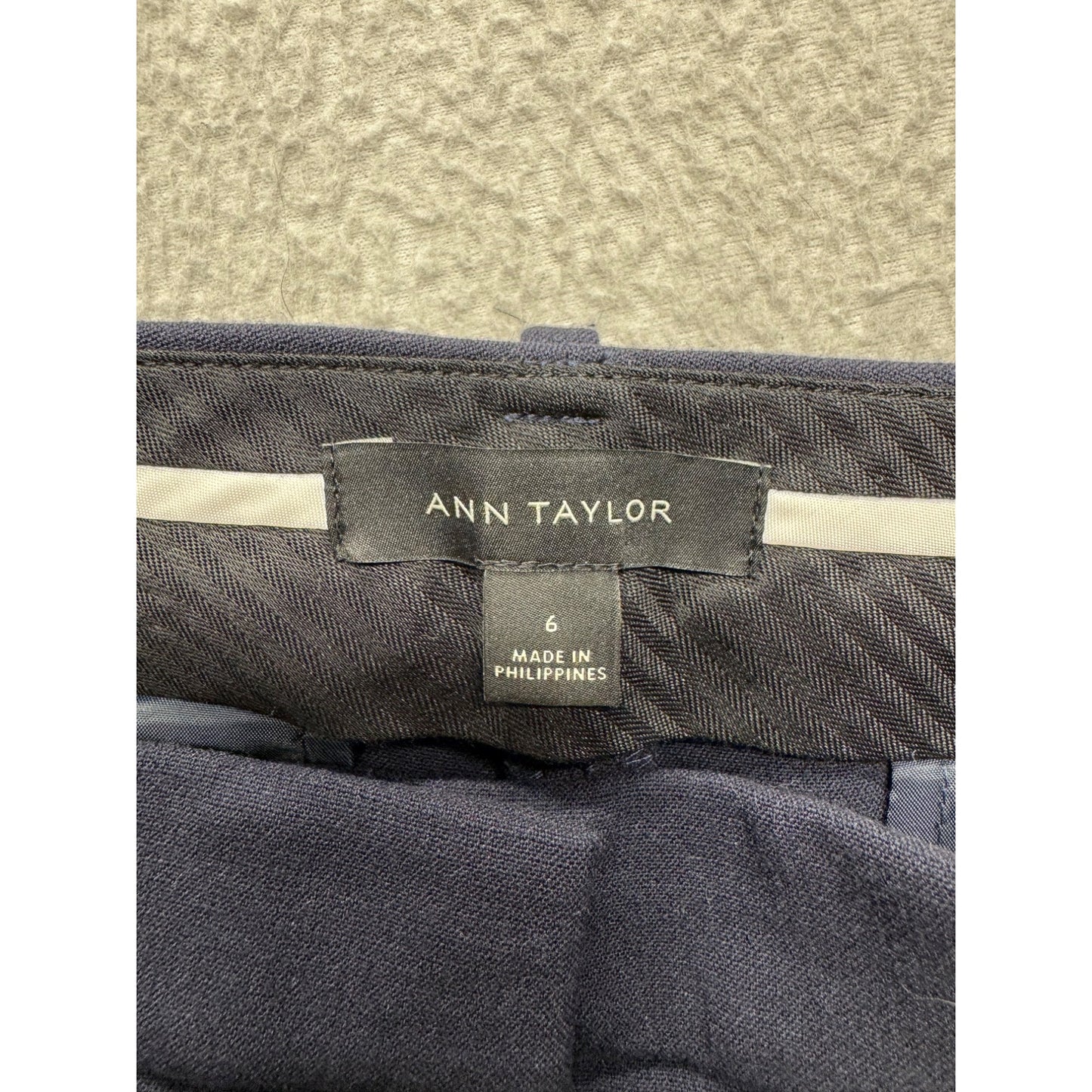 Ann Taylor Navy Wide-Leg Cropped Pants With Pearl Button Detail Size 6 #9277
