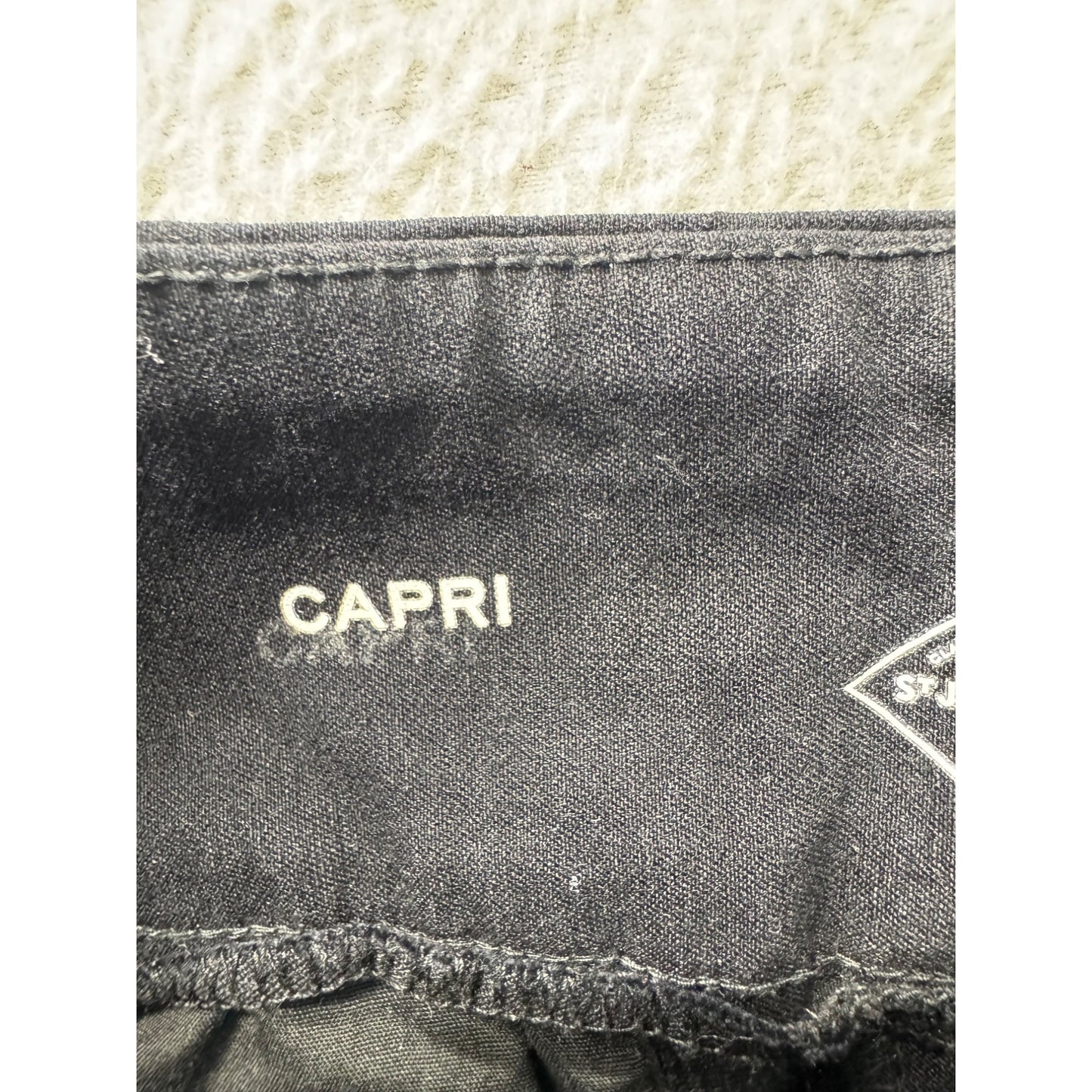 St. Johns Bay Black Capri Pants Size 4 204B