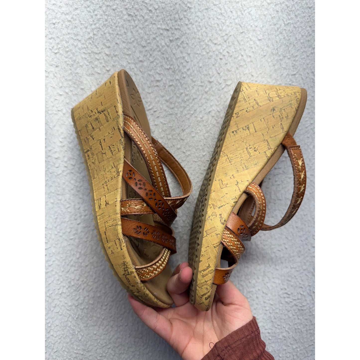 Cali Skechers Luxe Foam Brown Cork Wedge Sandals With Cutout Straps #9371