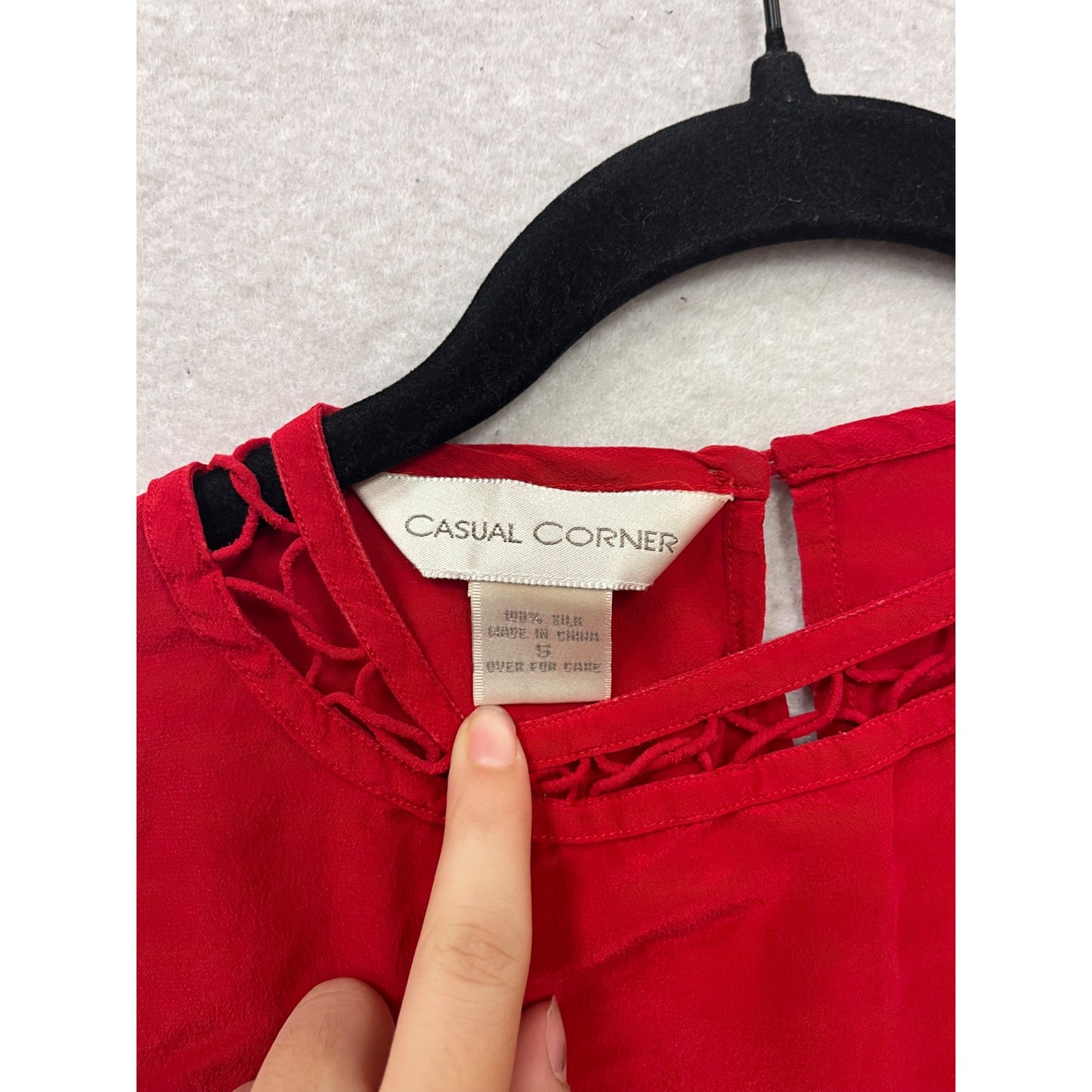 Casual Corner Red Short Sleeve Blouse With Crochet Neckline Size M #490A