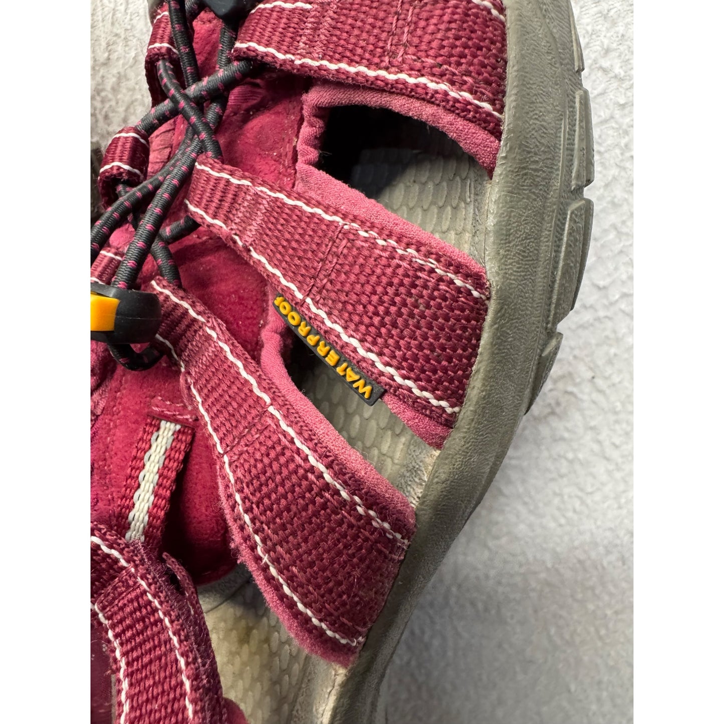 Keen Newport H2 Water Sandals Red Size 8 Outdoor Hiking Shoes #9456