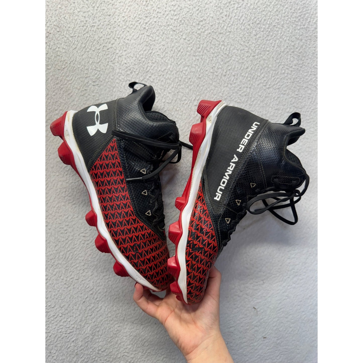 Under Armour Mens Football Cleats Size 10 Black & Red 9483