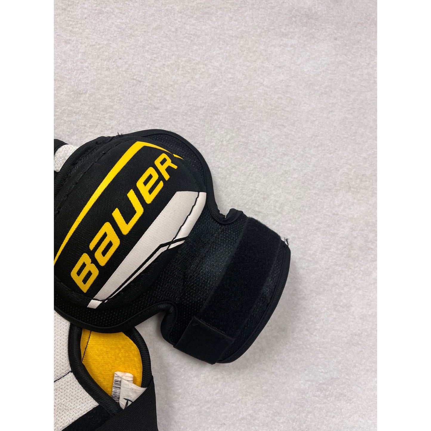 Bauer Supreme 150 Youth Medium Shoulder Pads Hockey Gear Black & Yellow #6324