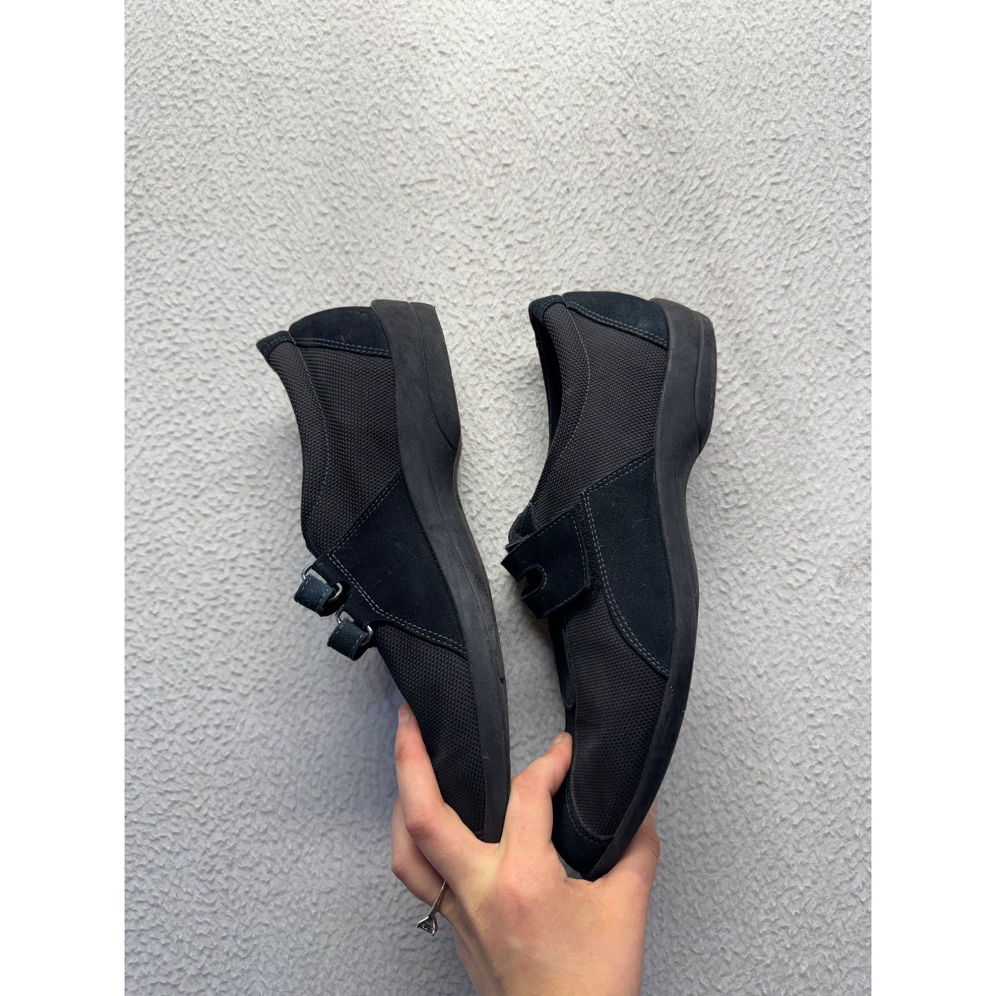 Black Velcro Strap Comfortable Walking Shoes Mens Size 10 Mesh & Suede Upper 9438