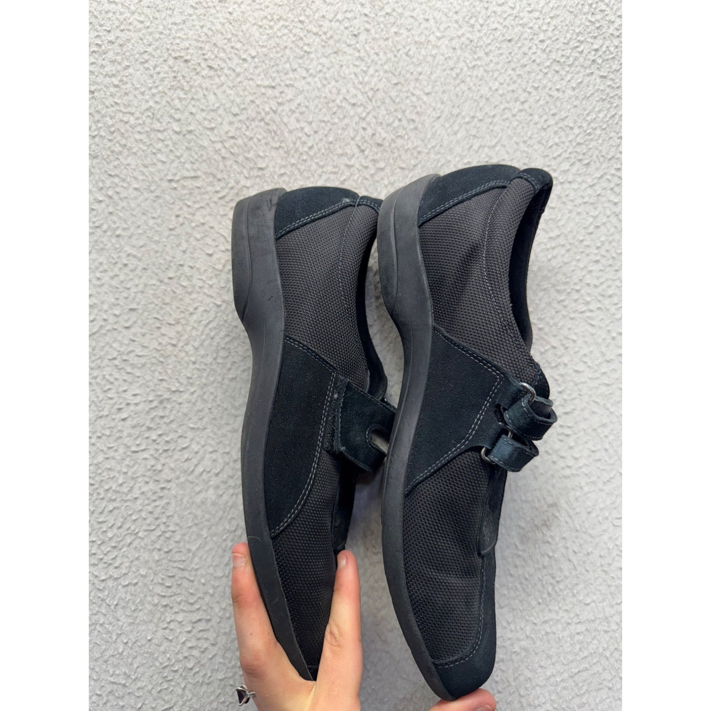 Black Velcro Strap Comfortable Walking Shoes Mens Size 10 Mesh & Suede Upper 9438