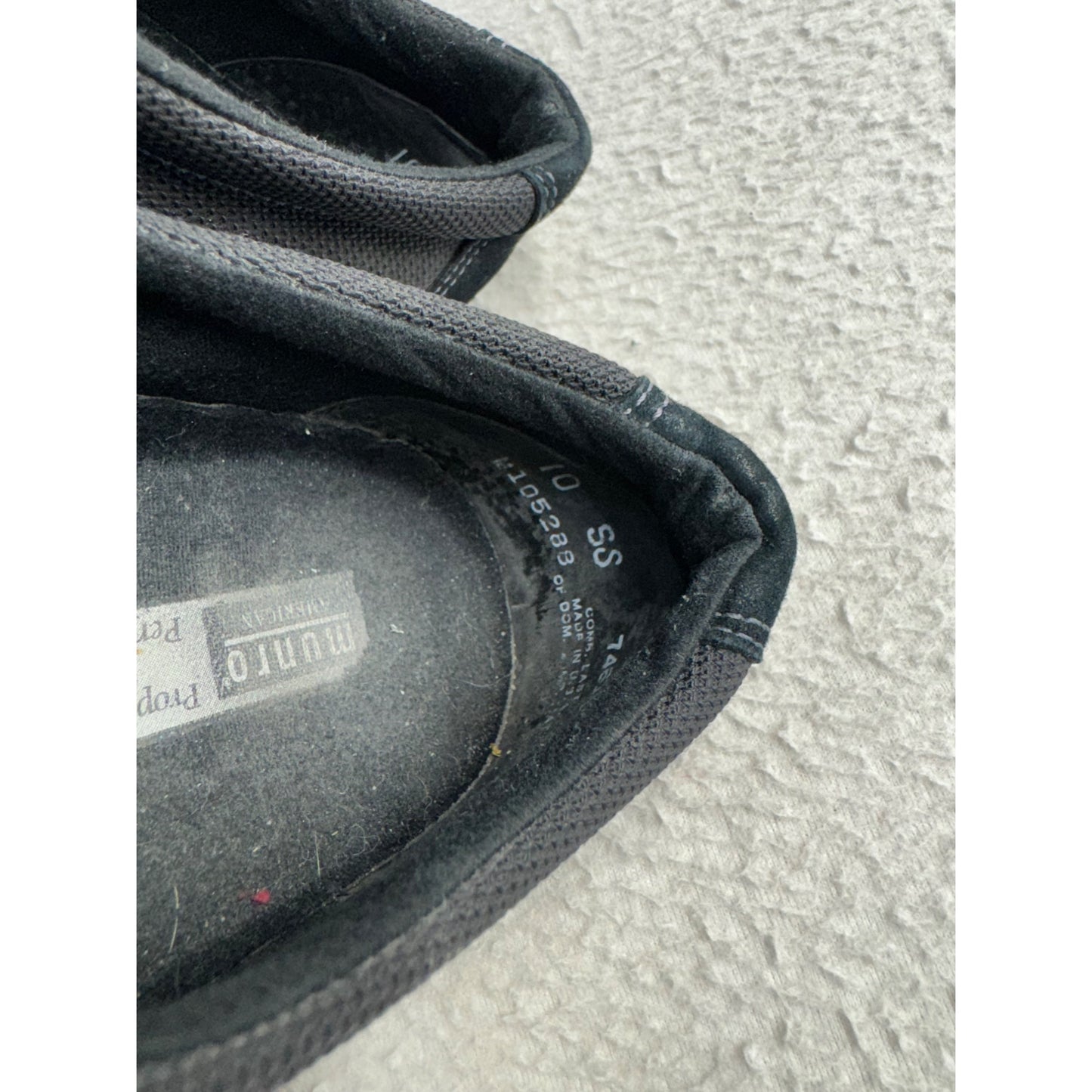 Black Velcro Strap Comfortable Walking Shoes Mens Size 10 Mesh & Suede Upper 9438